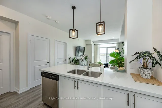 Additional property image - 450 Dundas St Unit 436