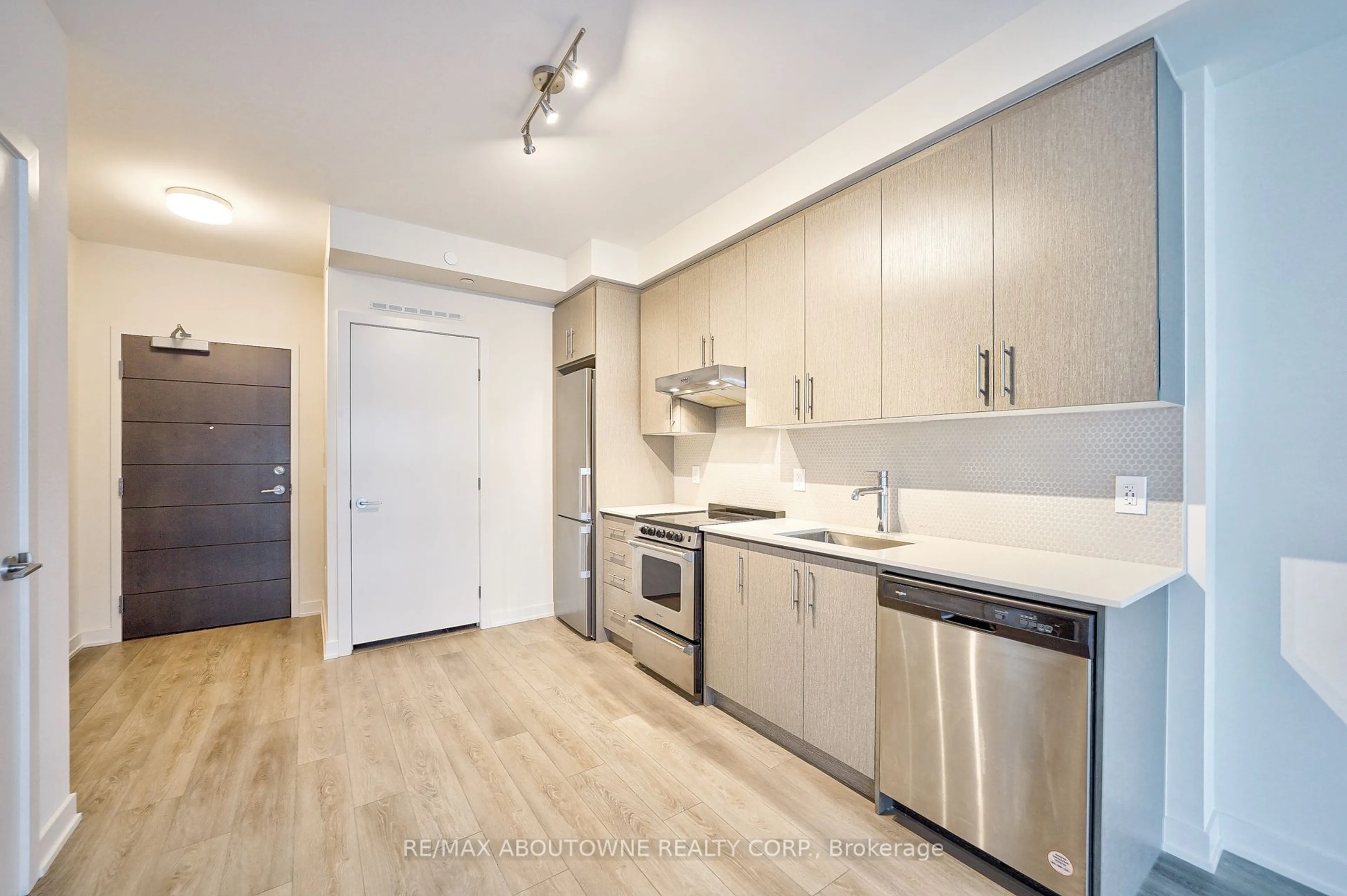 Standard kitchen, wood/laminate floor for 212 King William St #1207, Hamilton Ontario L8R 0A7