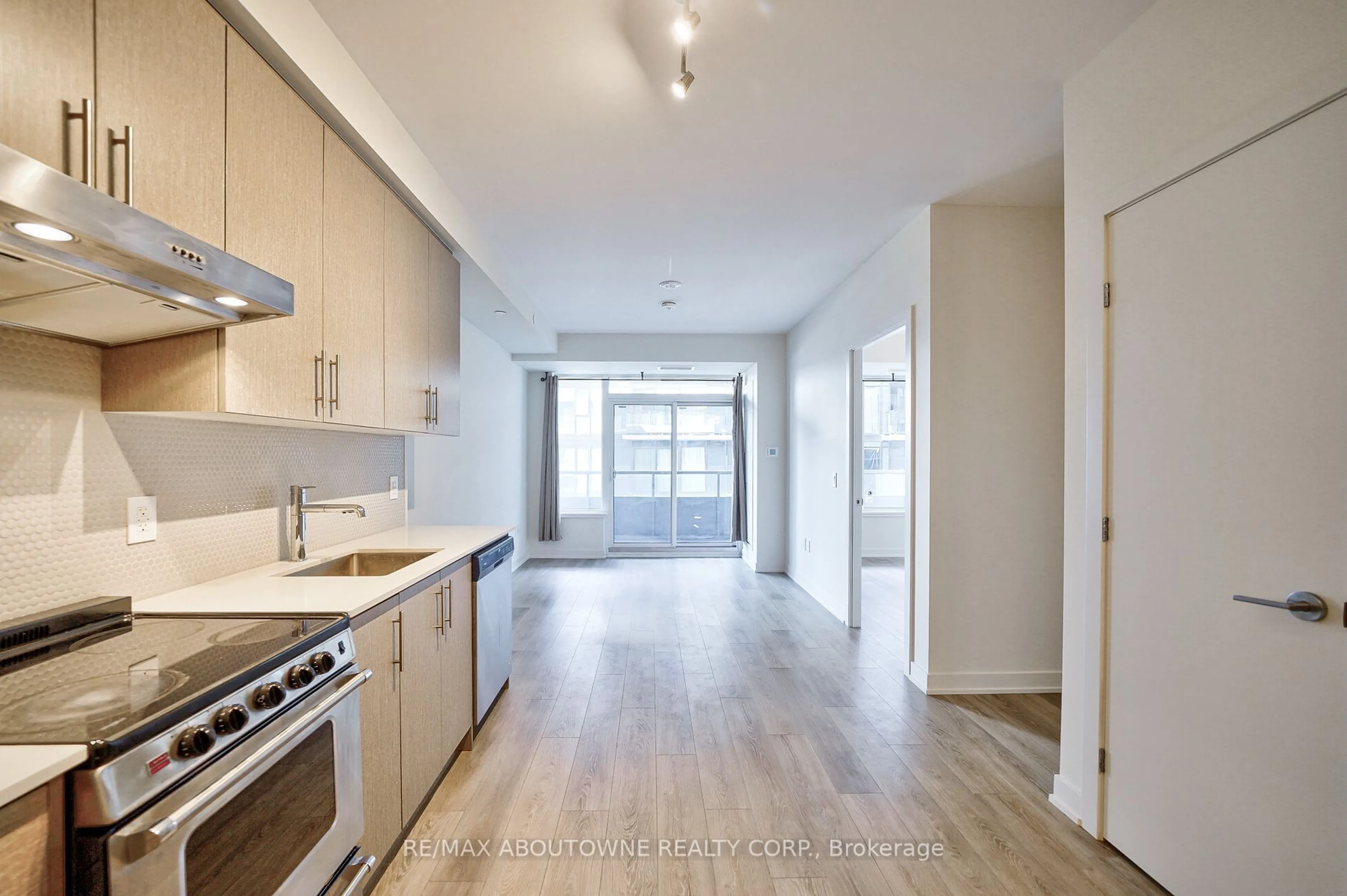 Standard kitchen, wood/laminate floor for 212 King William St #1207, Hamilton Ontario L8R 0A7