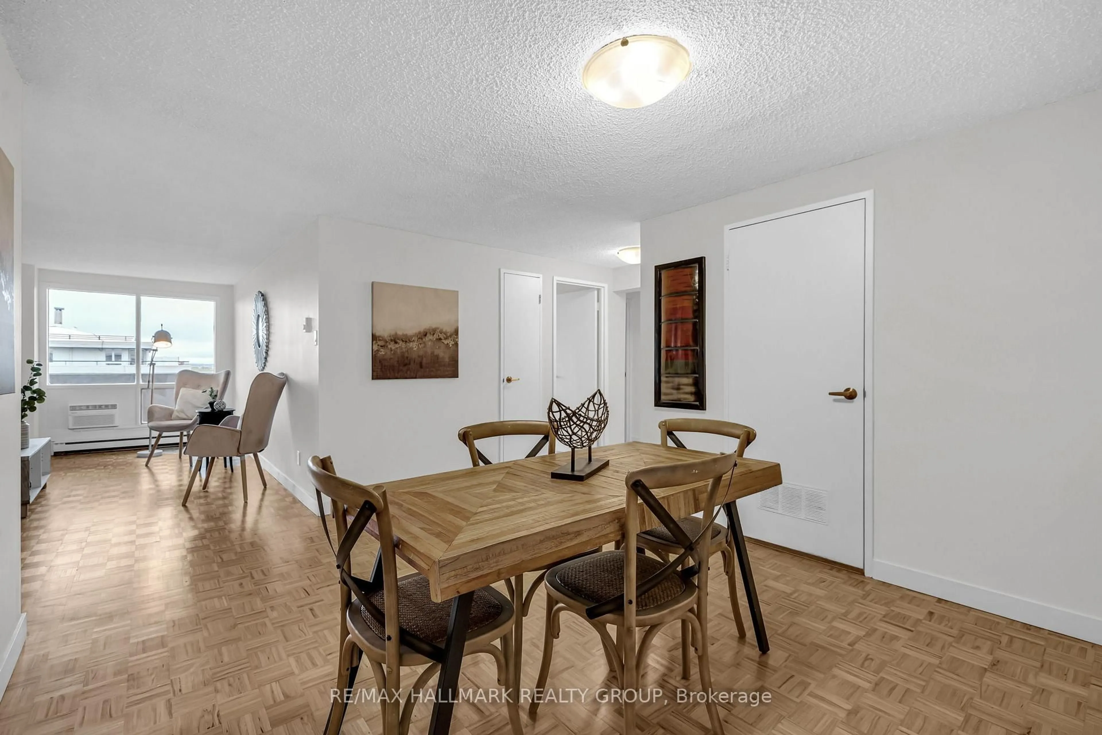 Dining room, wood/laminate floor for 158B MCARTHUR Ave #1906, Ottawa Ontario K1L 8C9