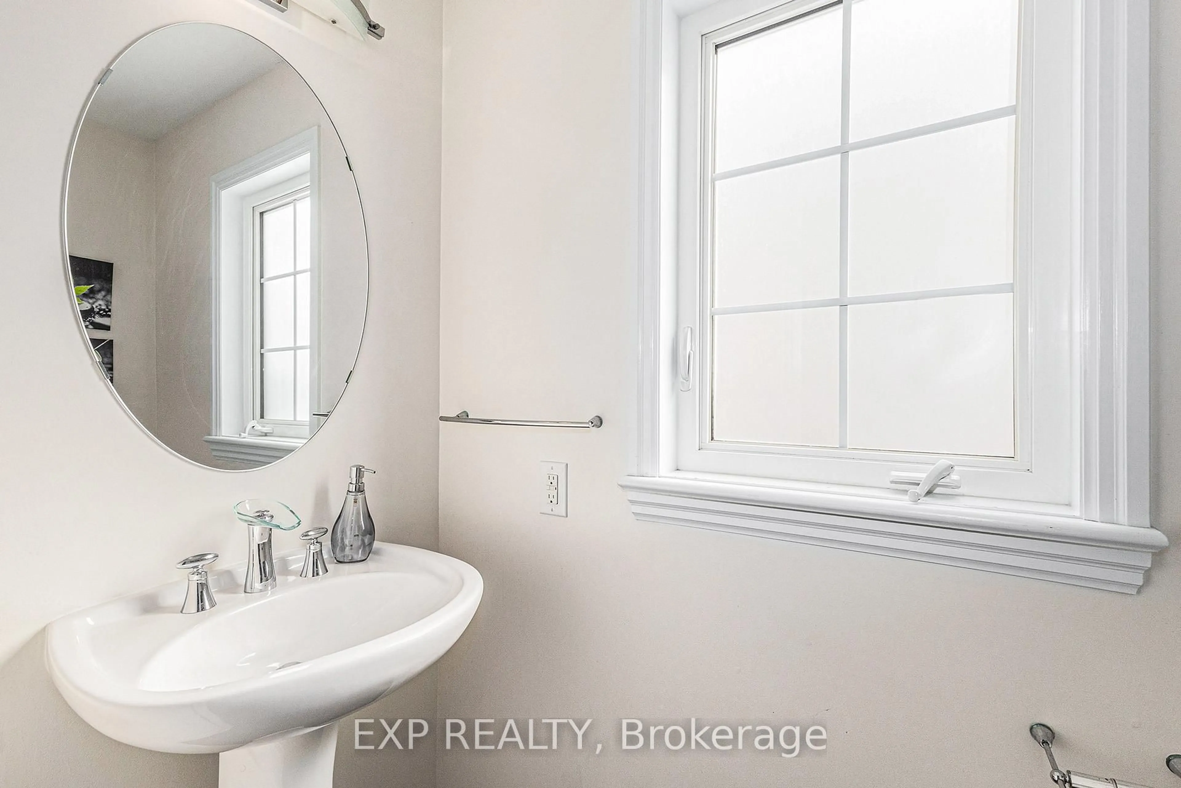 Standard bathroom, ceramic/tile floor for 182 Sunita Cres, Barrhaven Ontario K2J 5S8