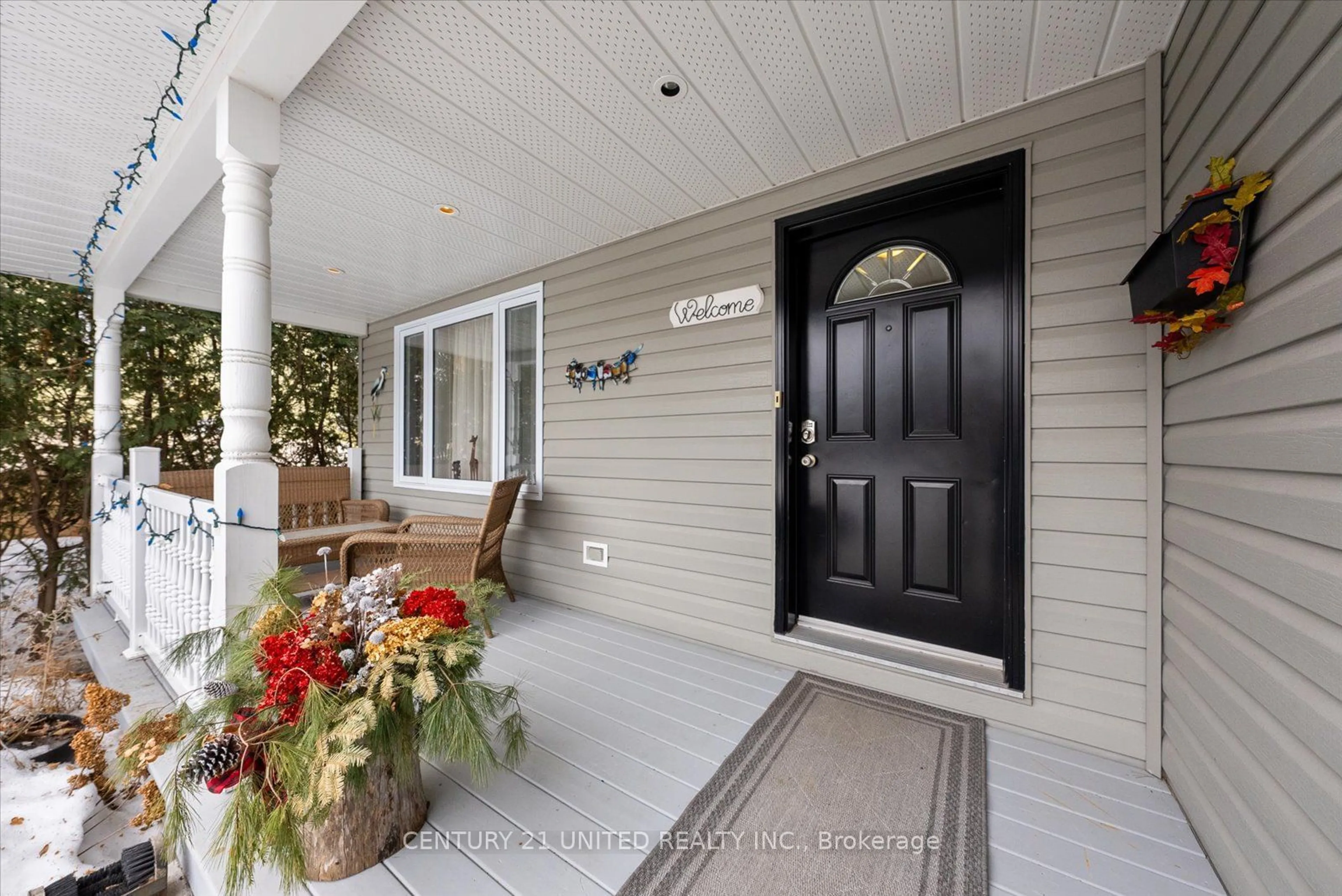 Indoor entryway for 741 Bethune St, Peterborough North Ontario K9H 4A5