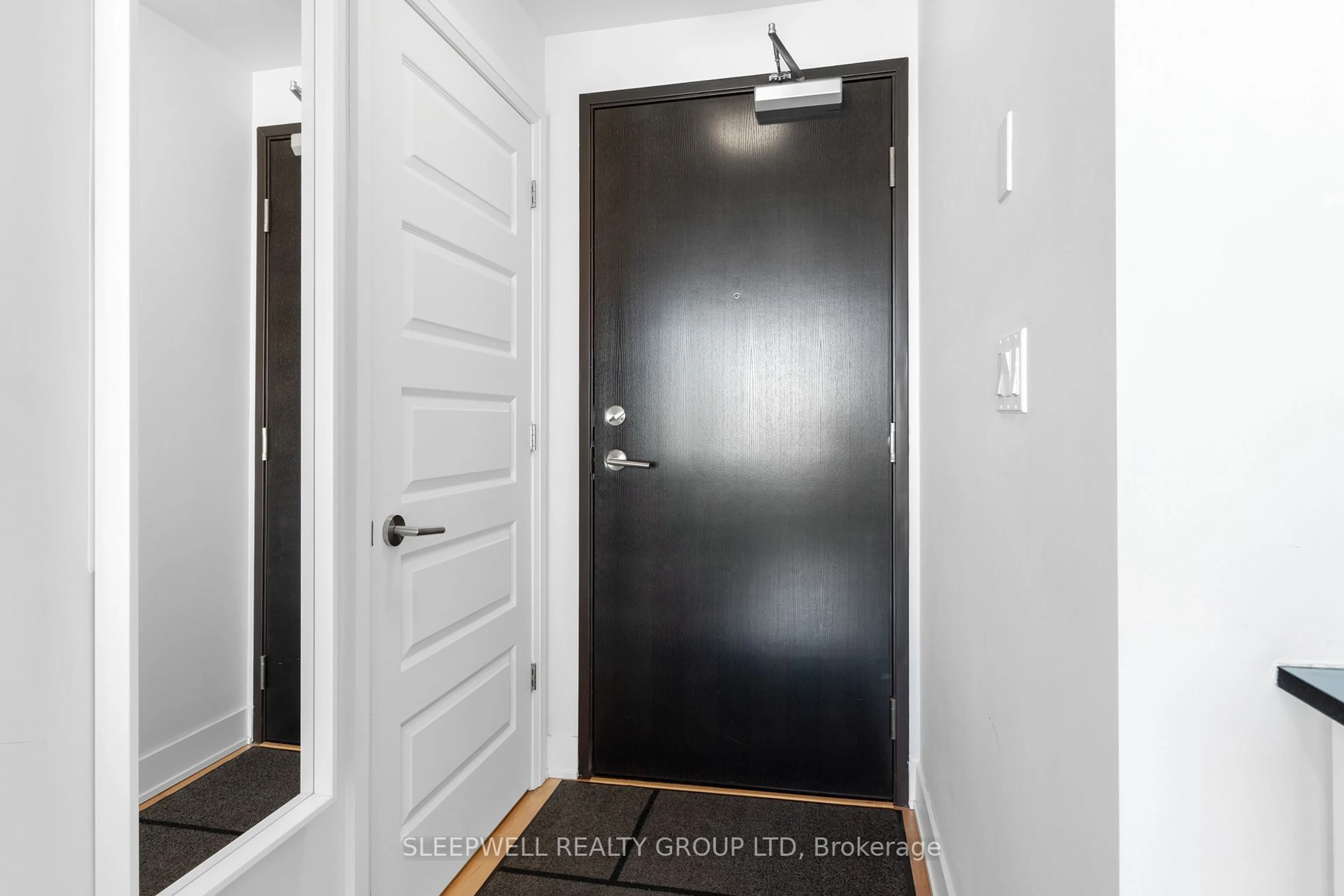 Indoor entryway for 1035 Bank St #1405, Glebe - Ottawa East and Area Ontario K1S 5K3