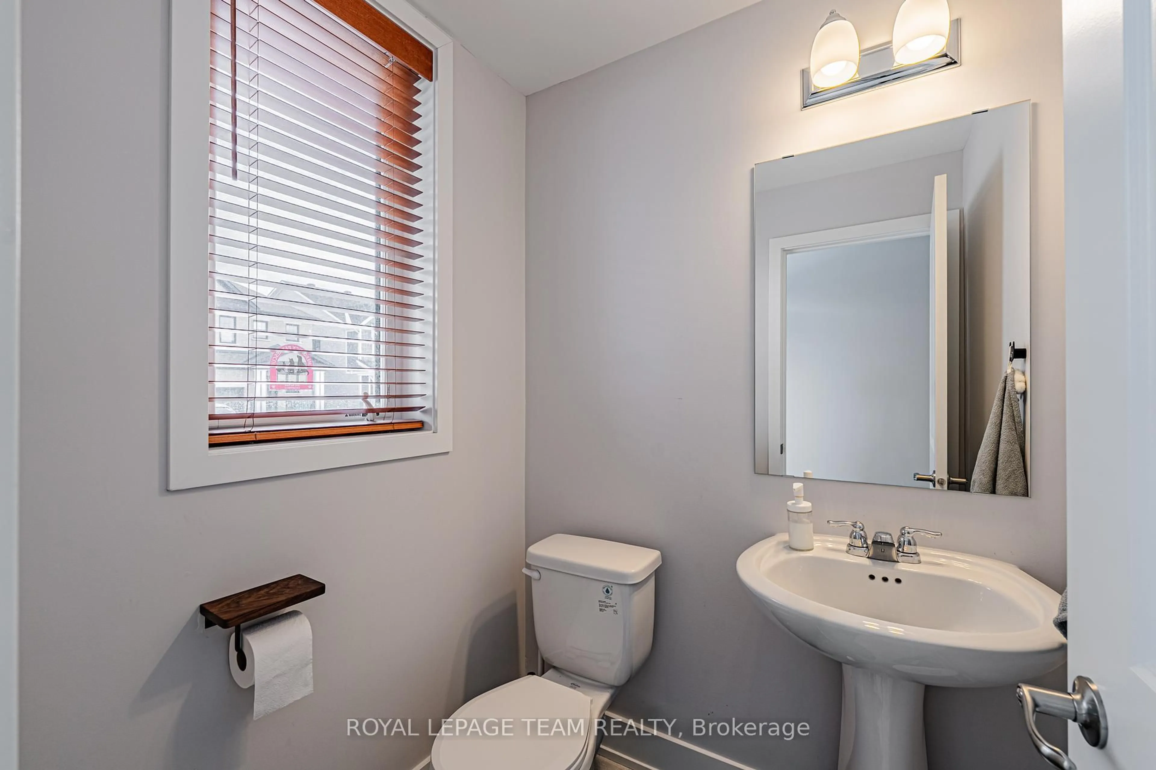 Standard bathroom, ceramic/tile floor for 863 Moonrise Terr, Barrhaven Ontario K2J 6T1