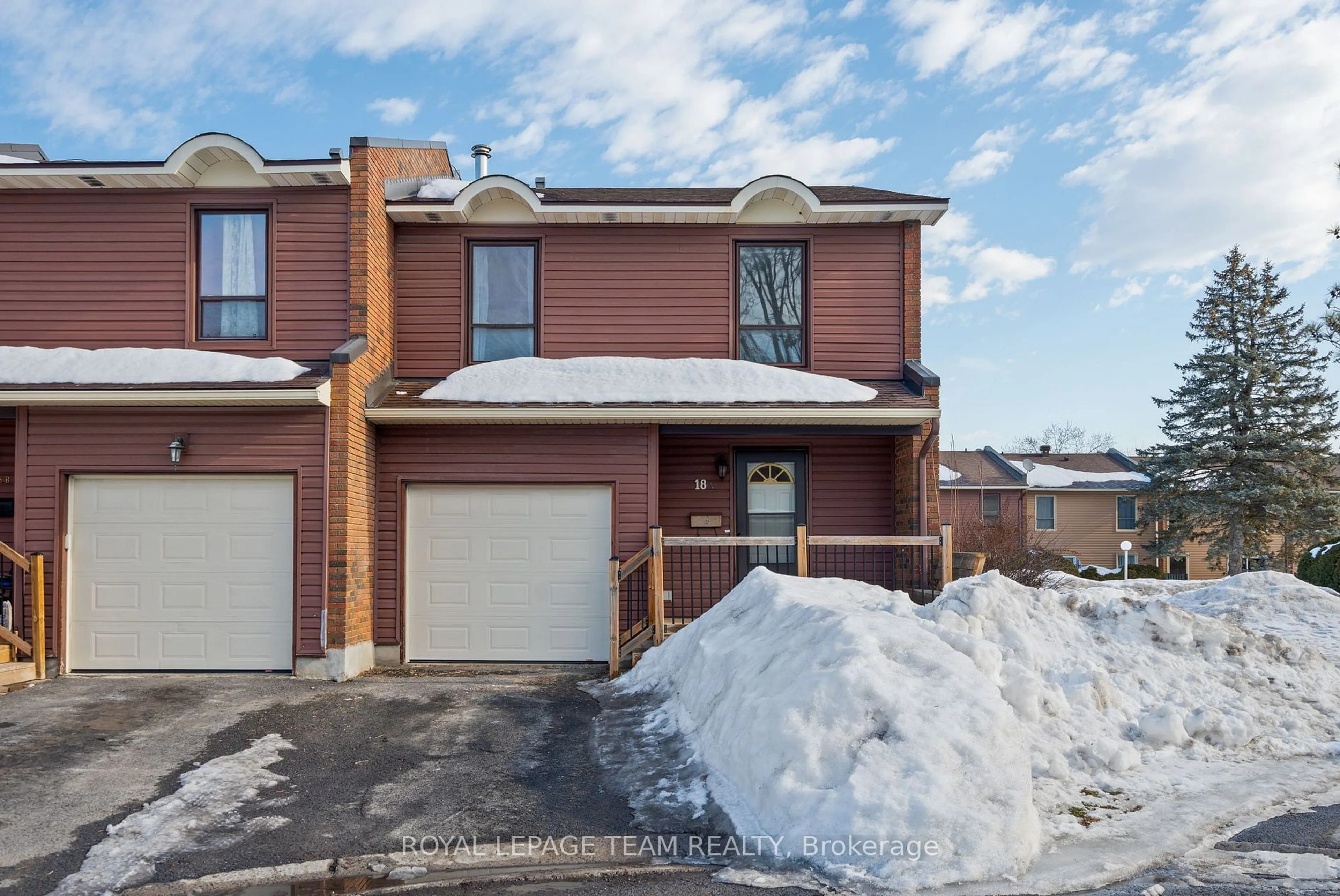 A pic from outside/outdoor area/front of a property/back of a property/a pic from drone, street for 18A Arnold Dr, Ottawa Ontario K2H 6V9