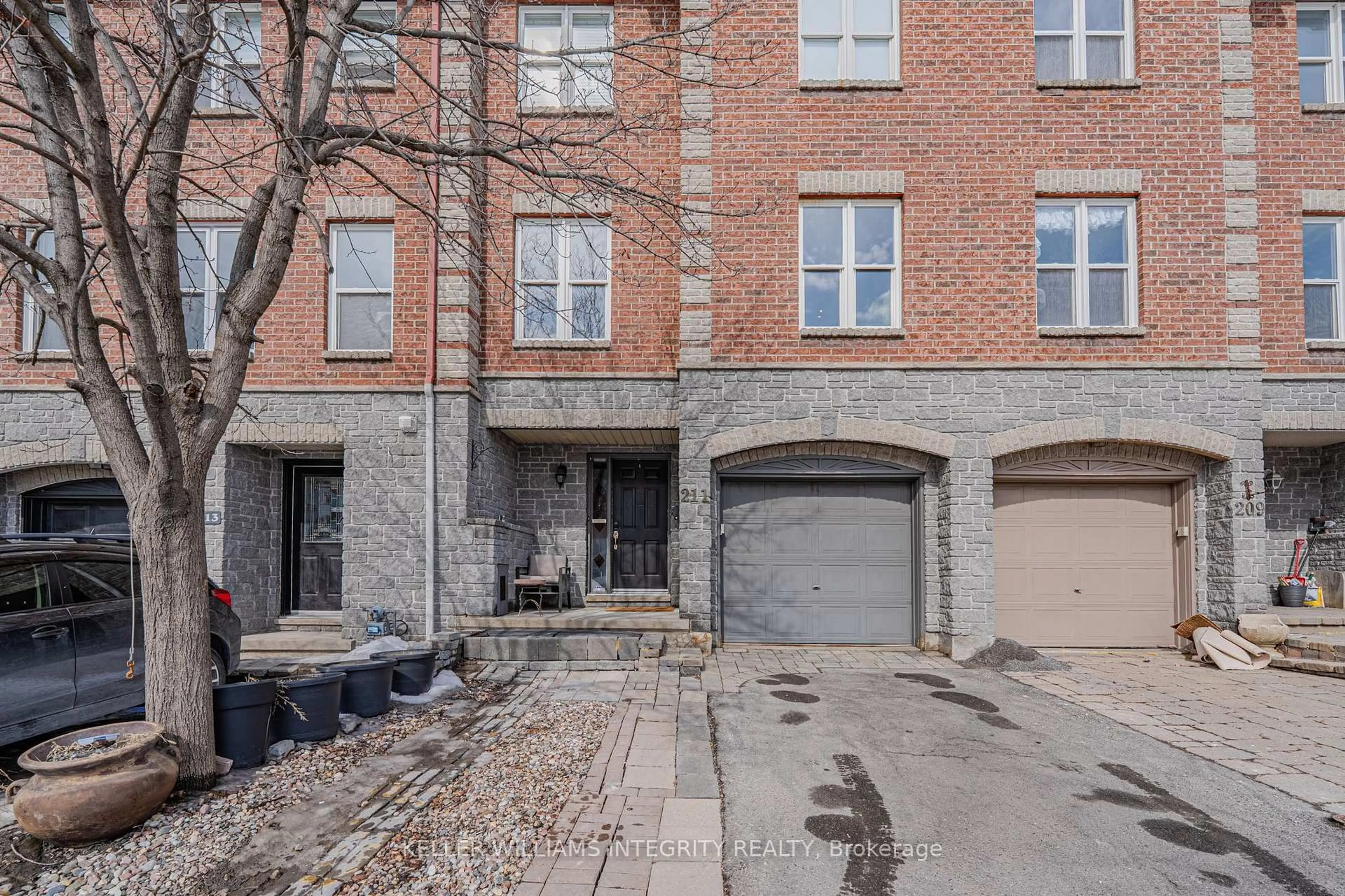 Unknown for 211 ARCOLA Lane, Ottawa Ontario K1K 4X1