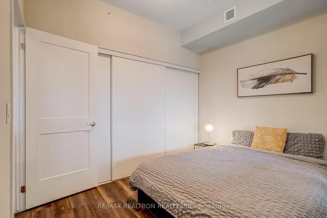 Additional property image - 15 Queen St Unit 1701