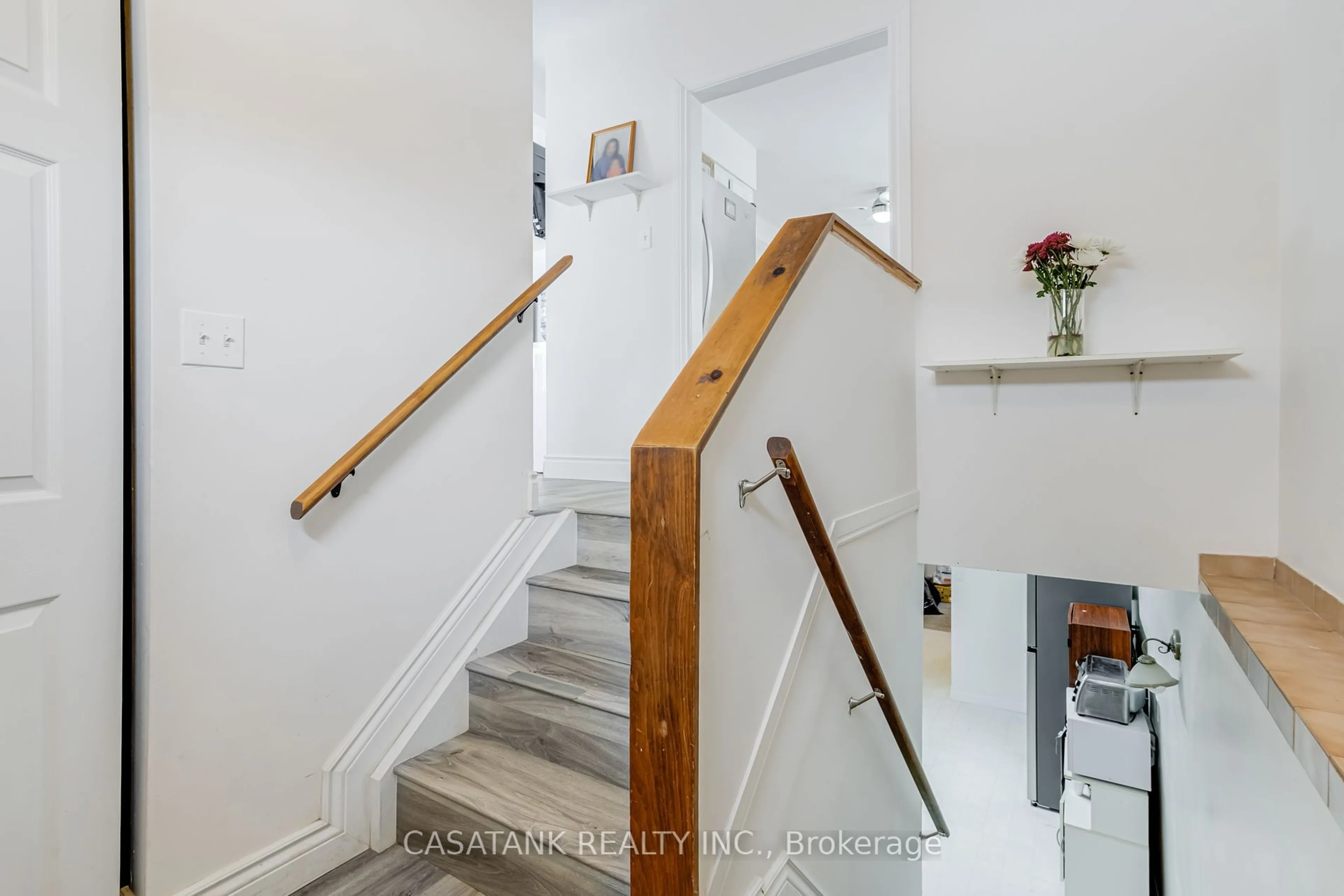 Stairs for 14 Ronaldshay Ave, Hamilton Ontario L9A 3B1