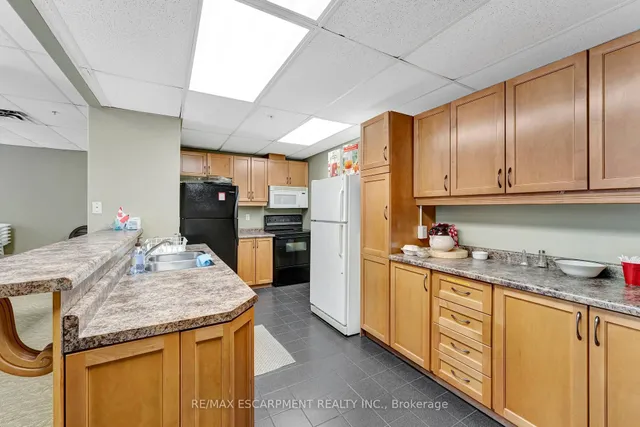 Additional property image - 1770 Main St Unit 506