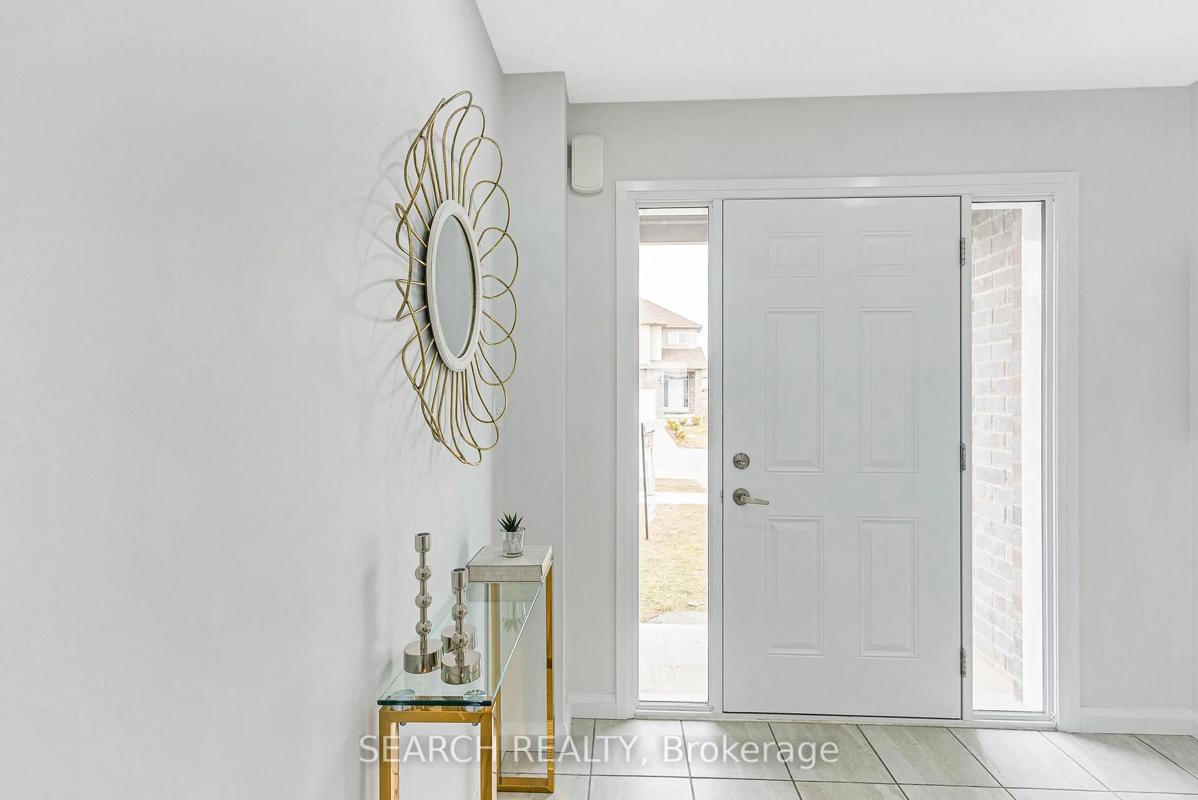 Indoor entryway for 3250 Turner Cres, London South Ontario N6M 0G1