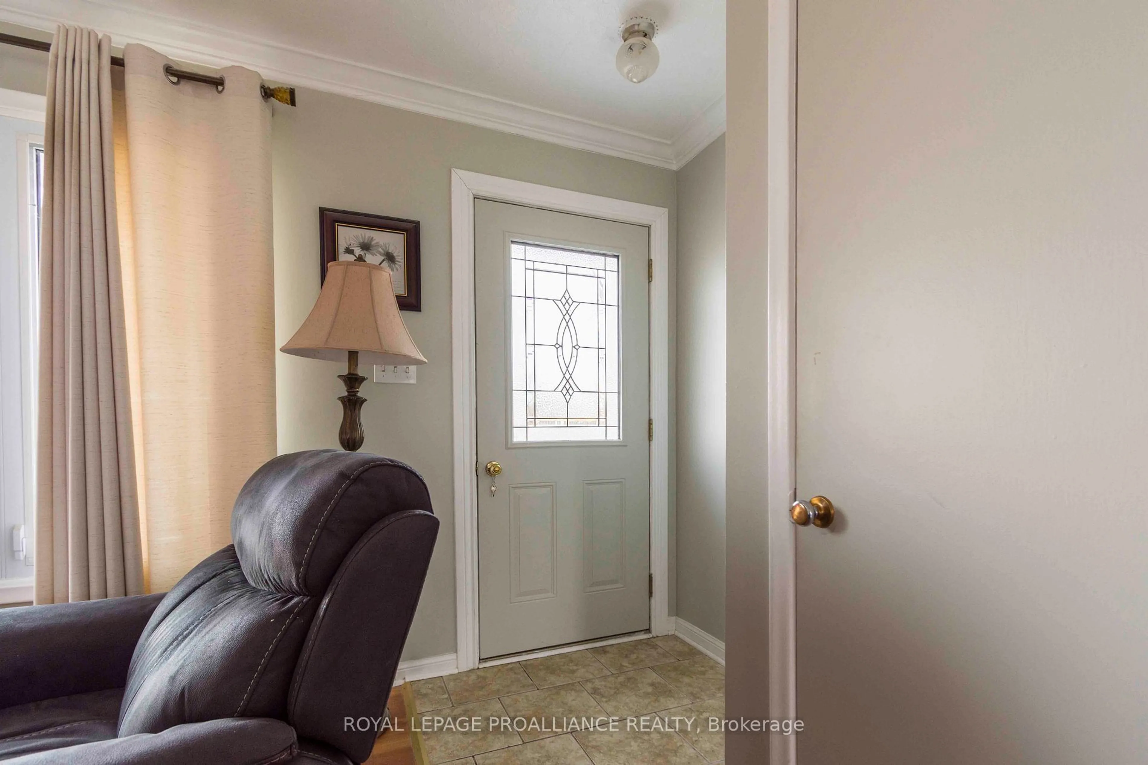 Indoor entryway for 249 West St, Quinte West Ontario K8V 2N2