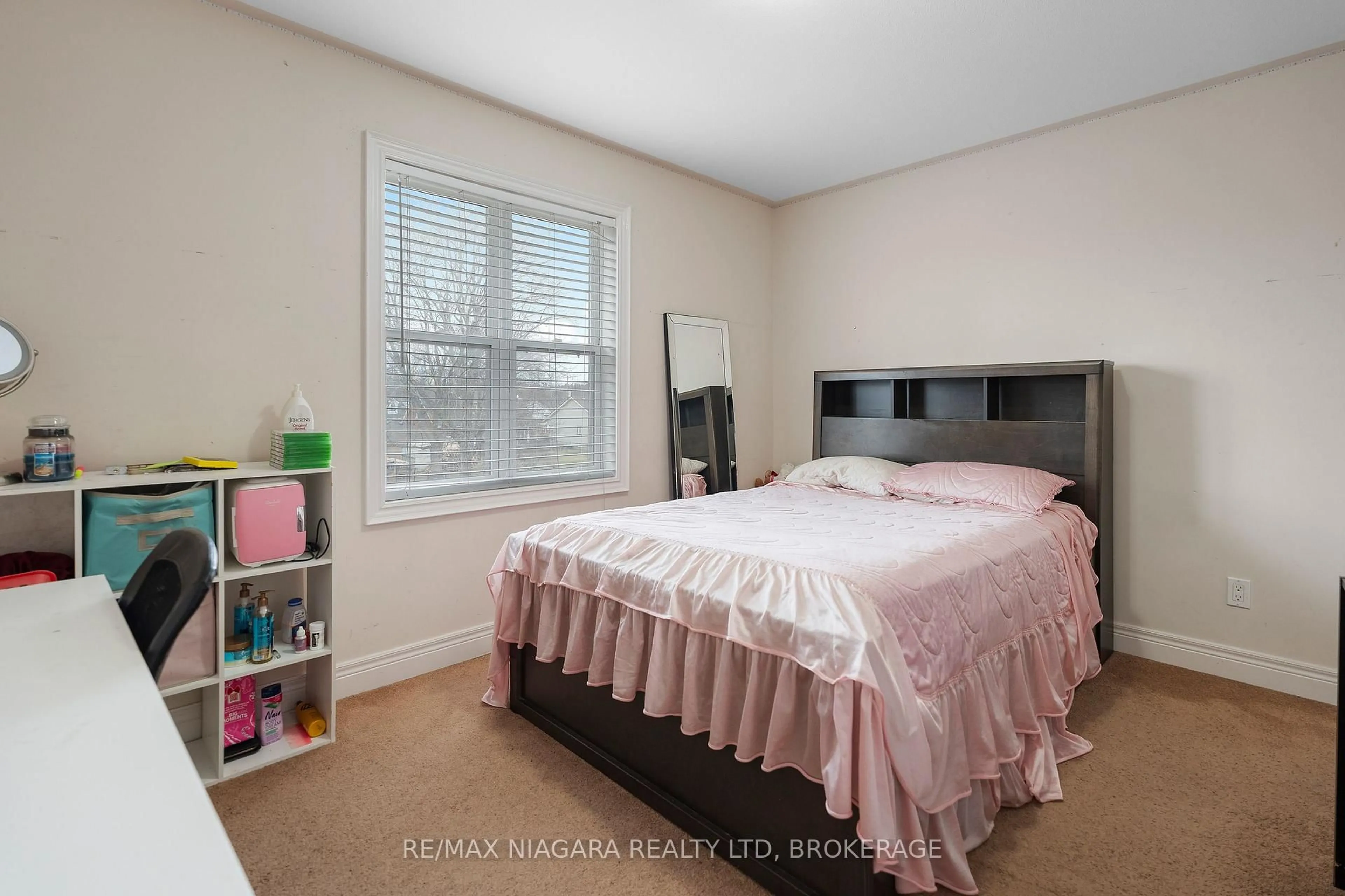 Bedroom with bed, wood/laminate floor for 3960 Village Creek Dr, Fort Erie Ontario L0S 1S0