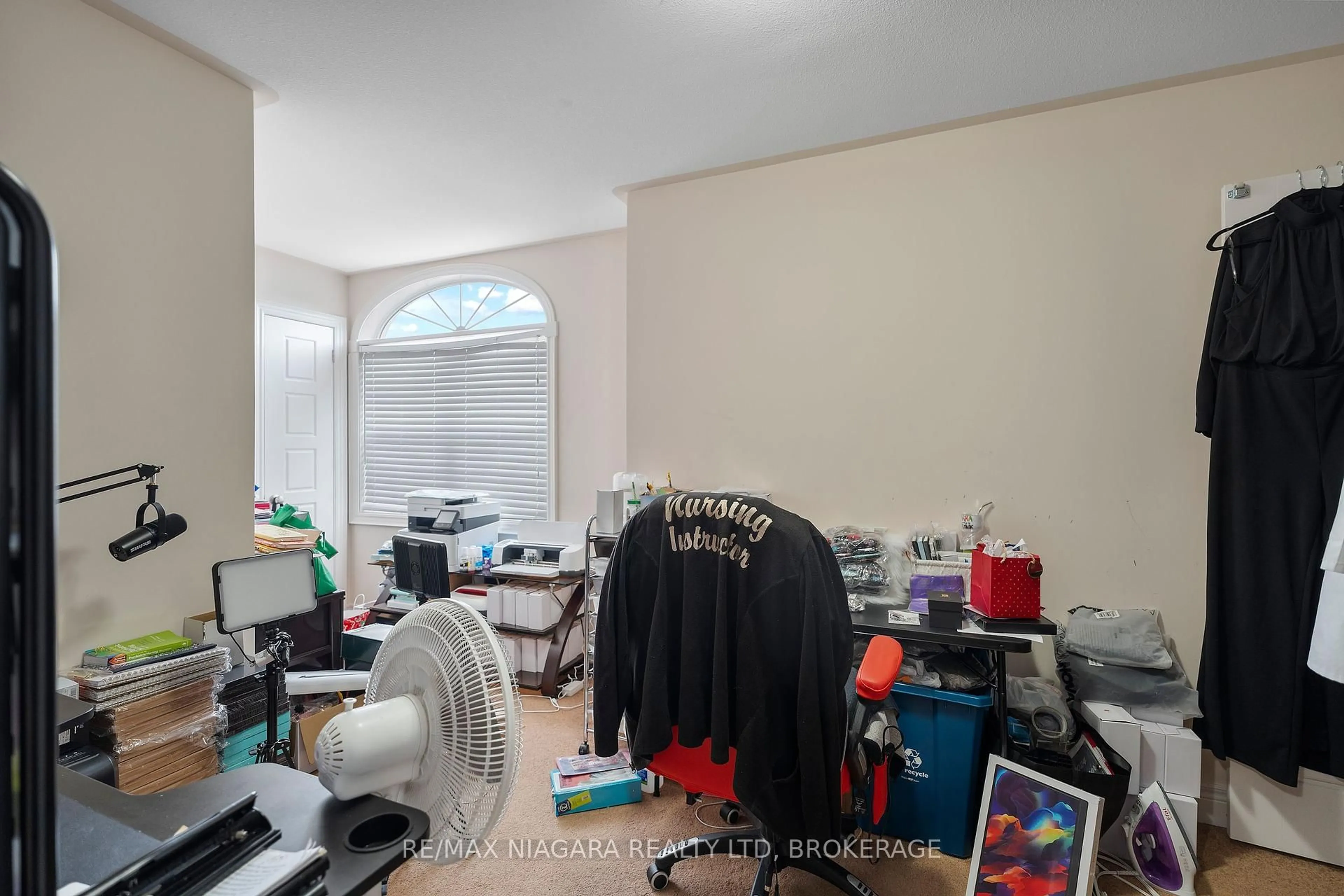 A pic of a room for 3960 Village Creek Dr, Fort Erie Ontario L0S 1S0