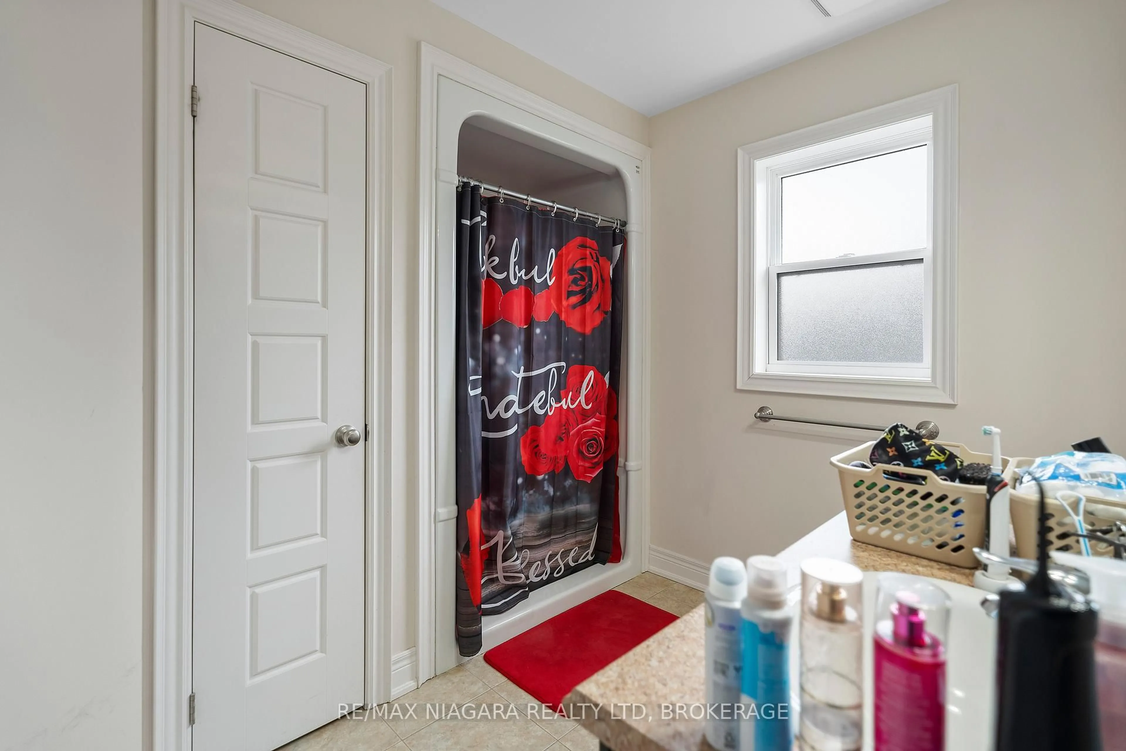 Laundry room for 3960 Village Creek Dr, Fort Erie Ontario L0S 1S0