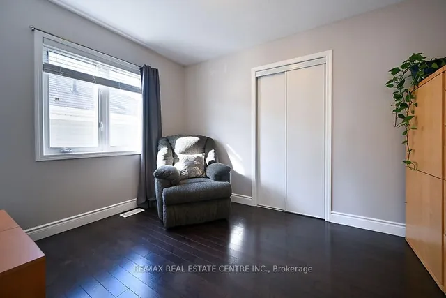 Primary image of 120 Whitwell Way