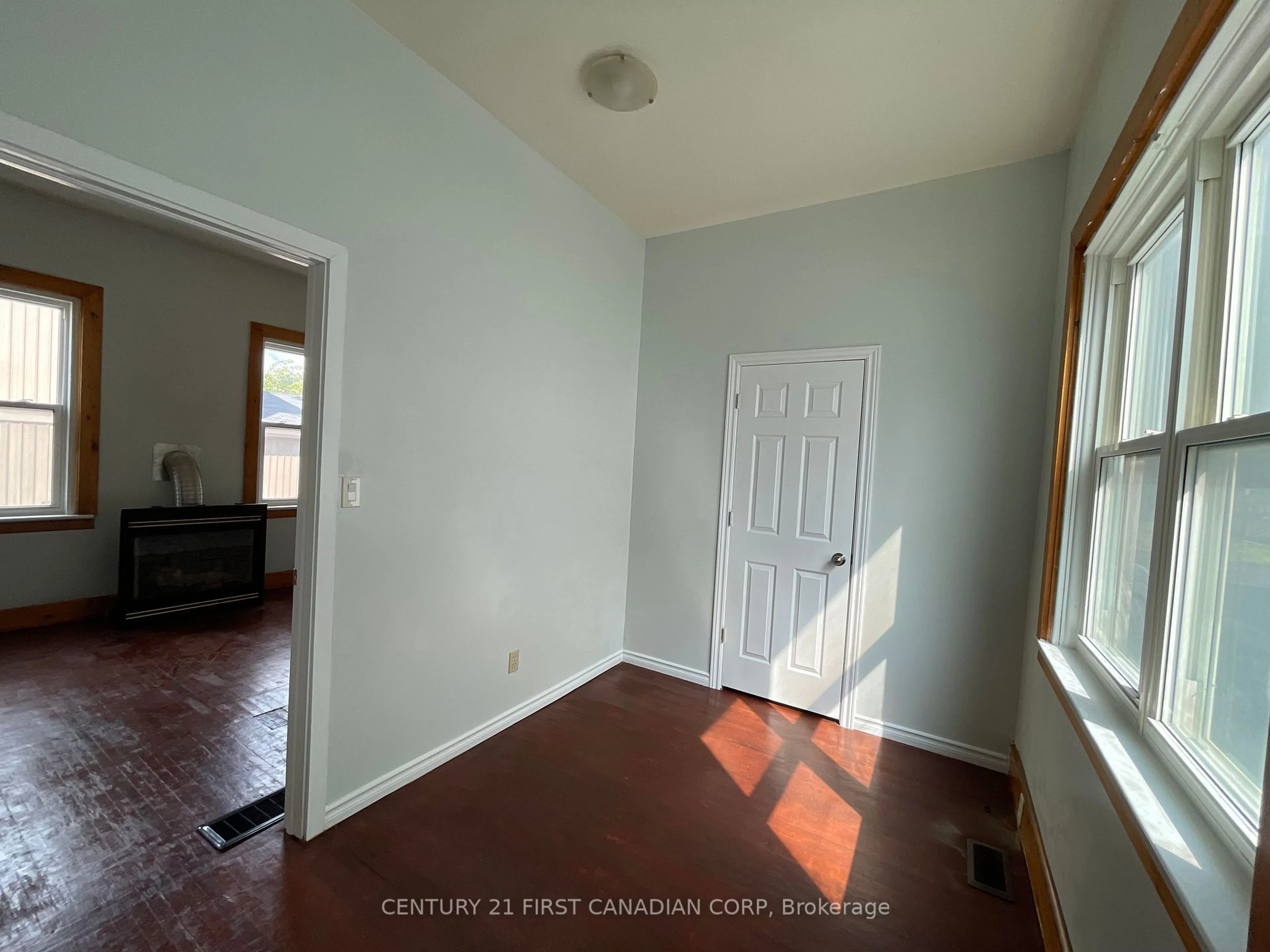 A pic of a room for 498 Egerton St, London Ontario N5W 3Z6