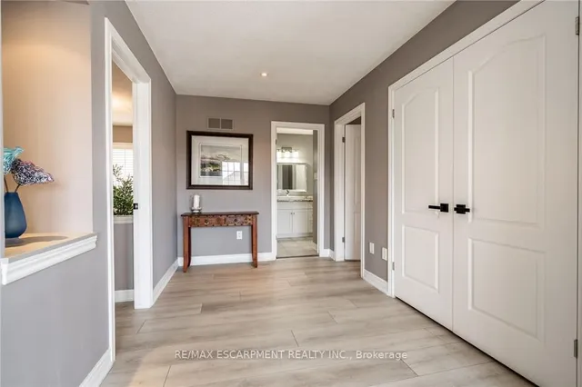 Additional property image - 83 Southcreek Crt