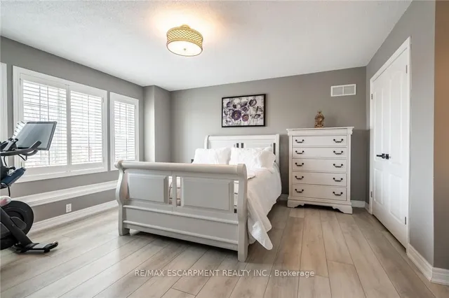 Additional property image - 83 Southcreek Crt