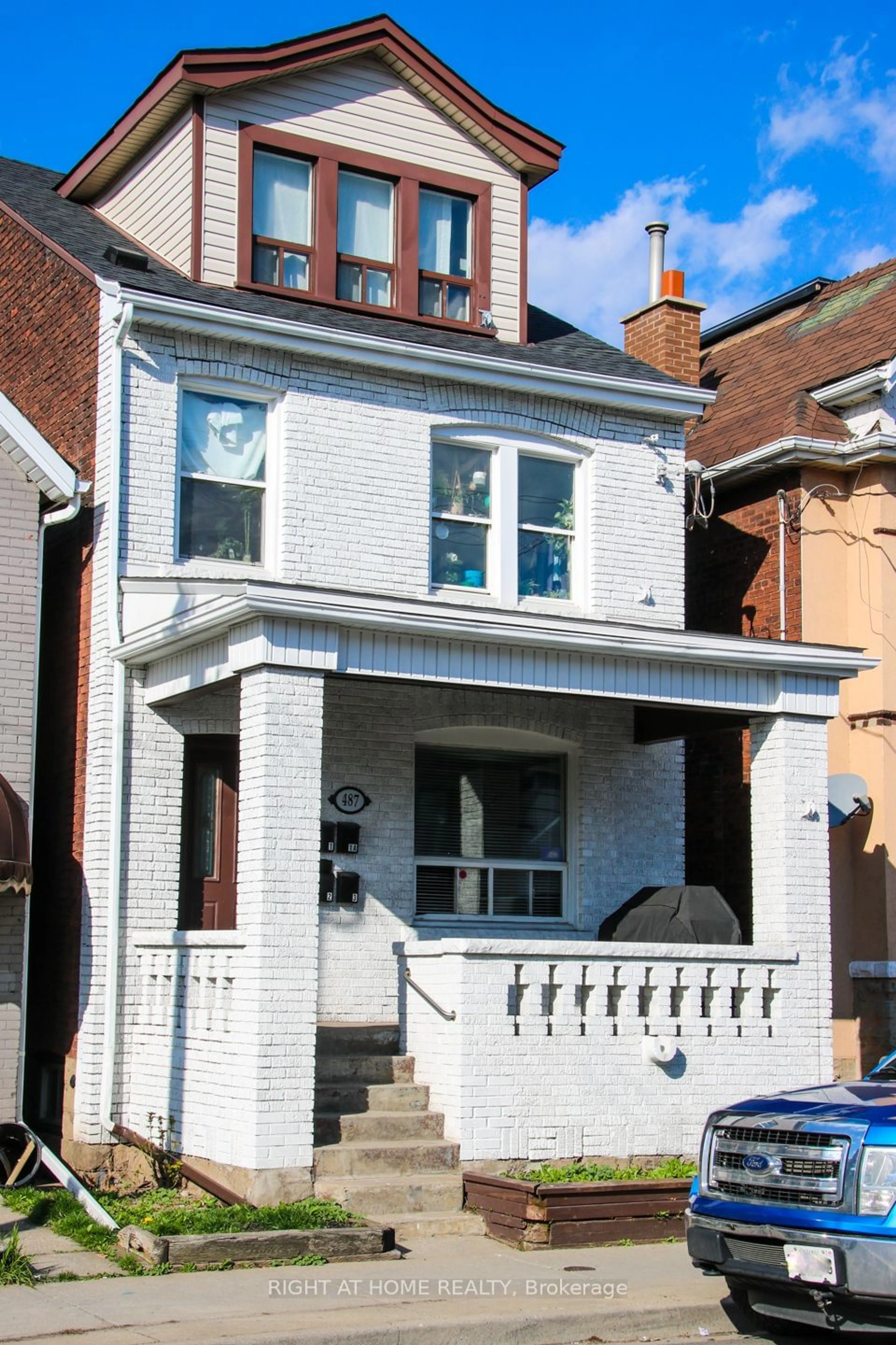 Home with brick exterior material, street for 487 Cannon St, Hamilton Ontario L8L 2E5