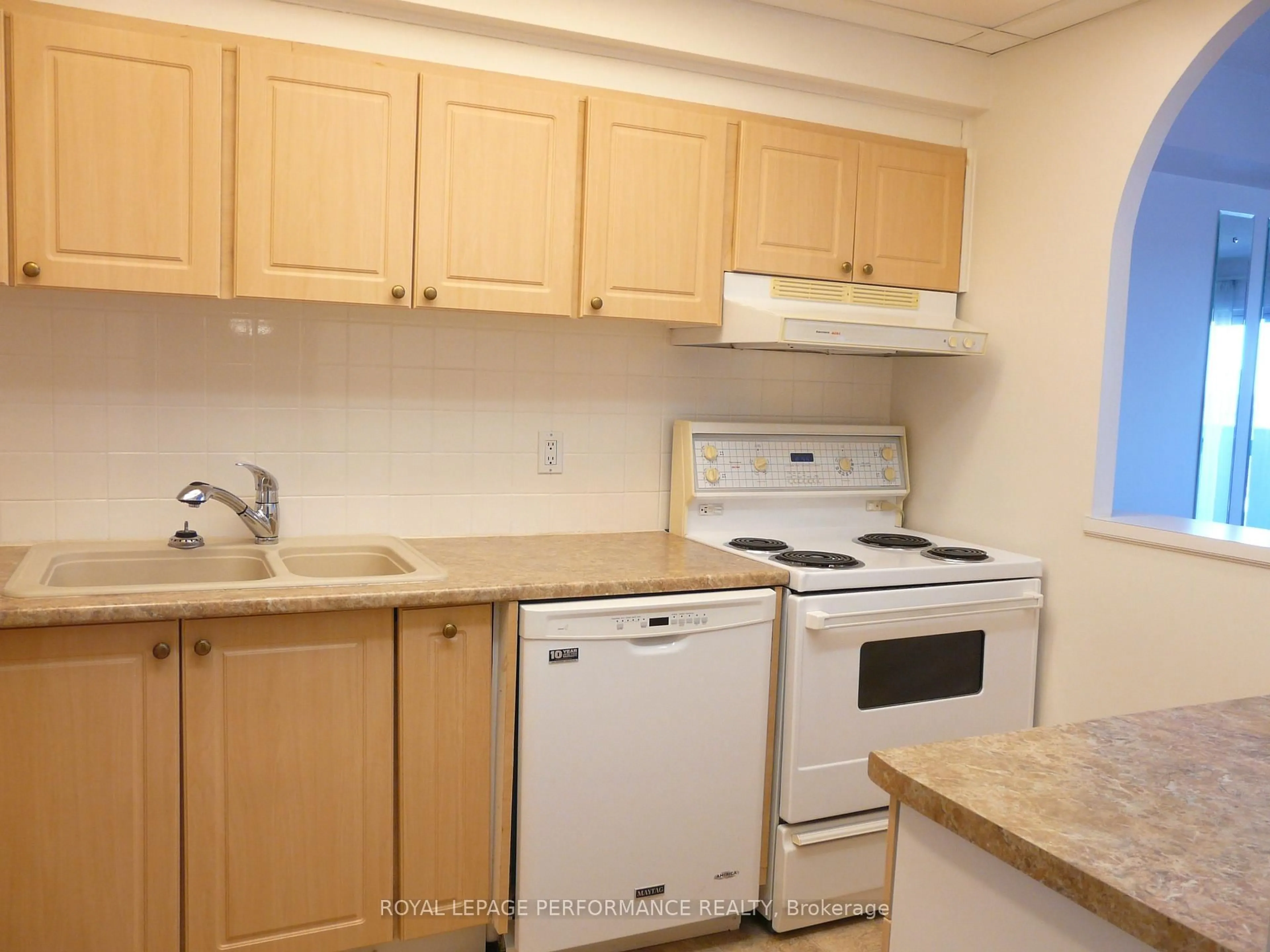 Standard kitchen, unknown for 158C Mcarthur Ave #1505, Ottawa Ontario K1L 8E7