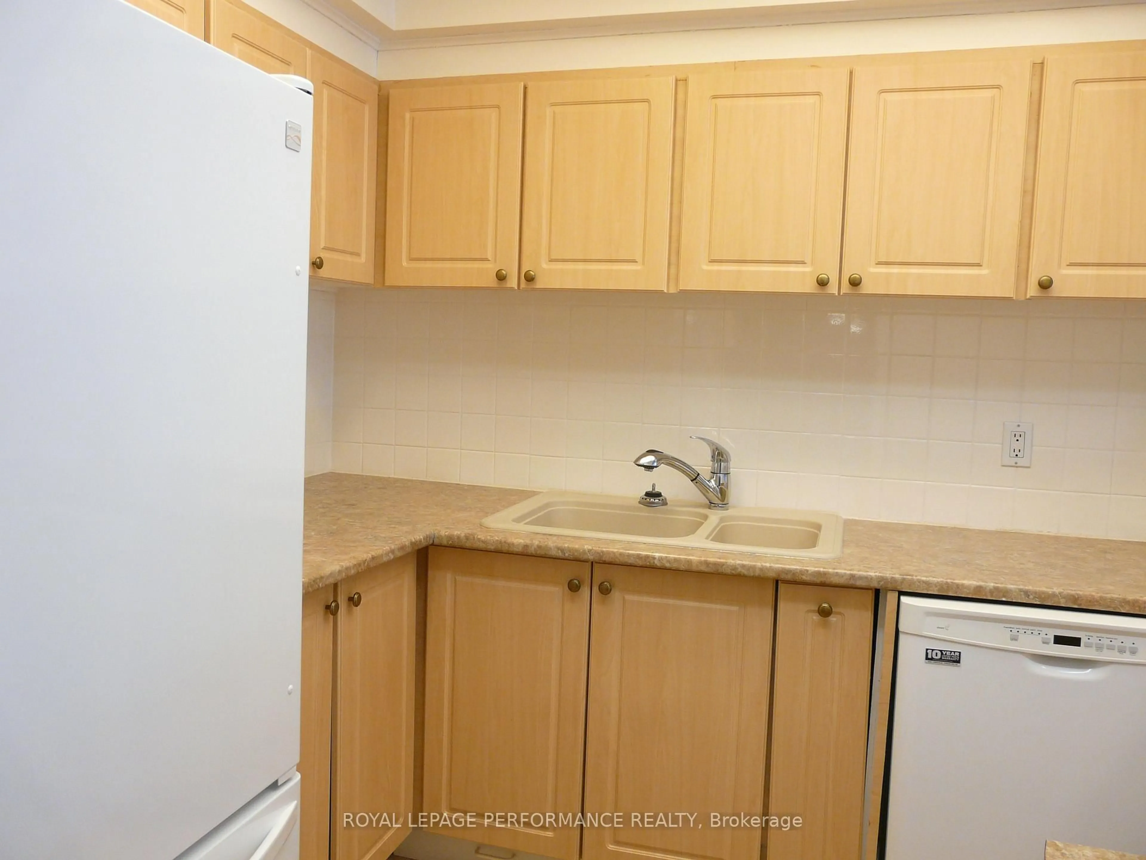 Standard kitchen, unknown for 158C Mcarthur Ave #1505, Ottawa Ontario K1L 8E7