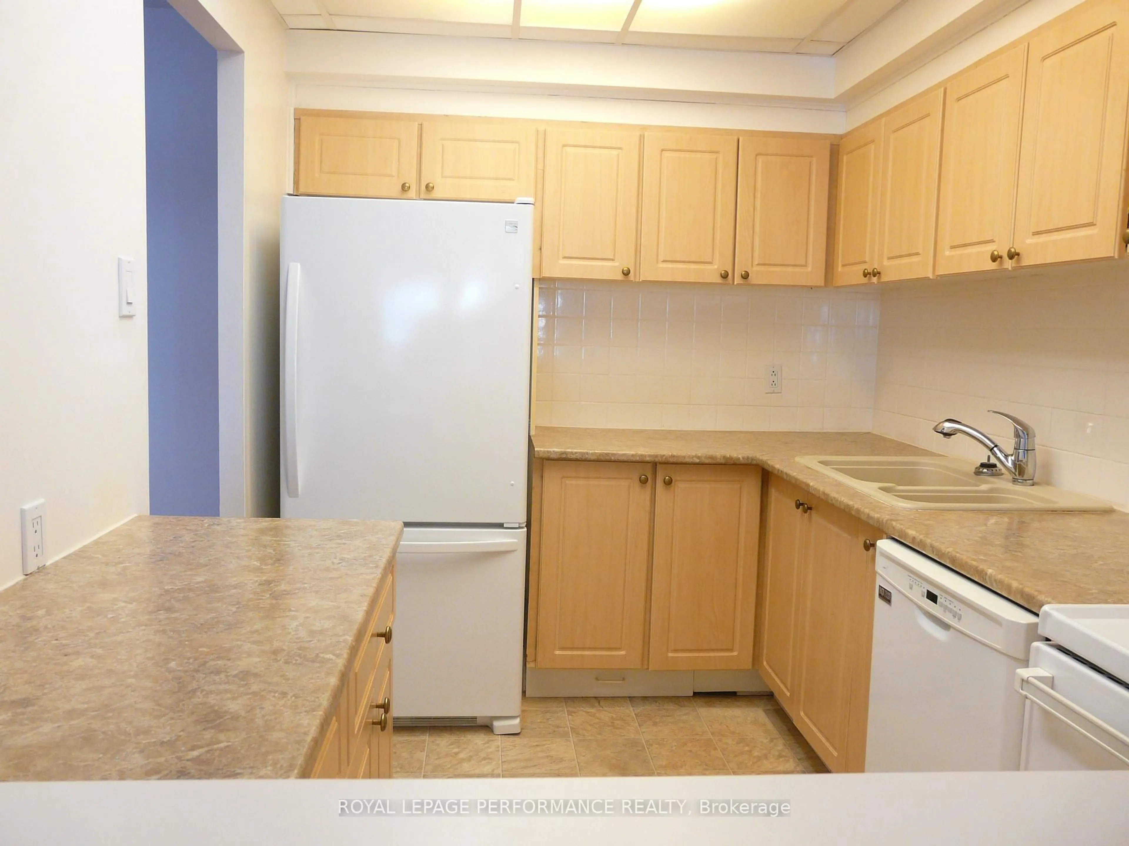 Standard kitchen, unknown for 158C Mcarthur Ave #1505, Ottawa Ontario K1L 8E7