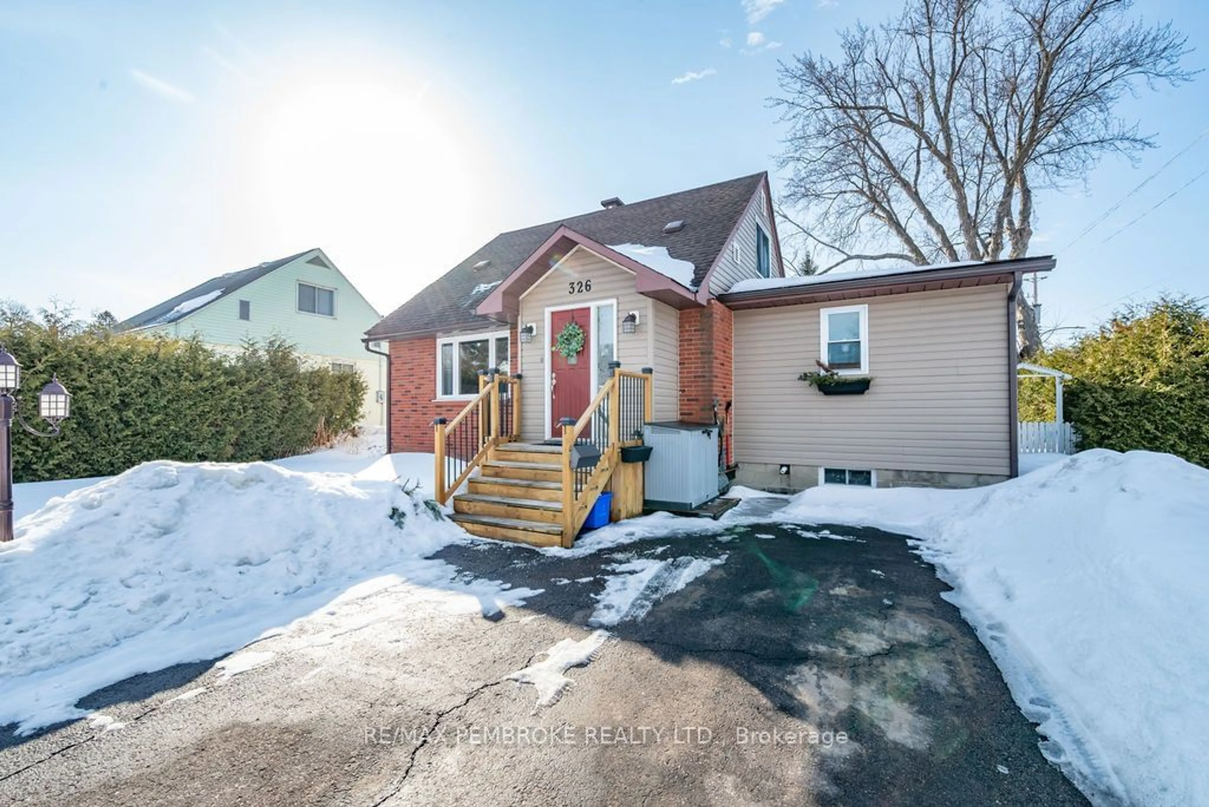 Unknown for 326 Chamberlain St, Pembroke Ontario K8A 2M8