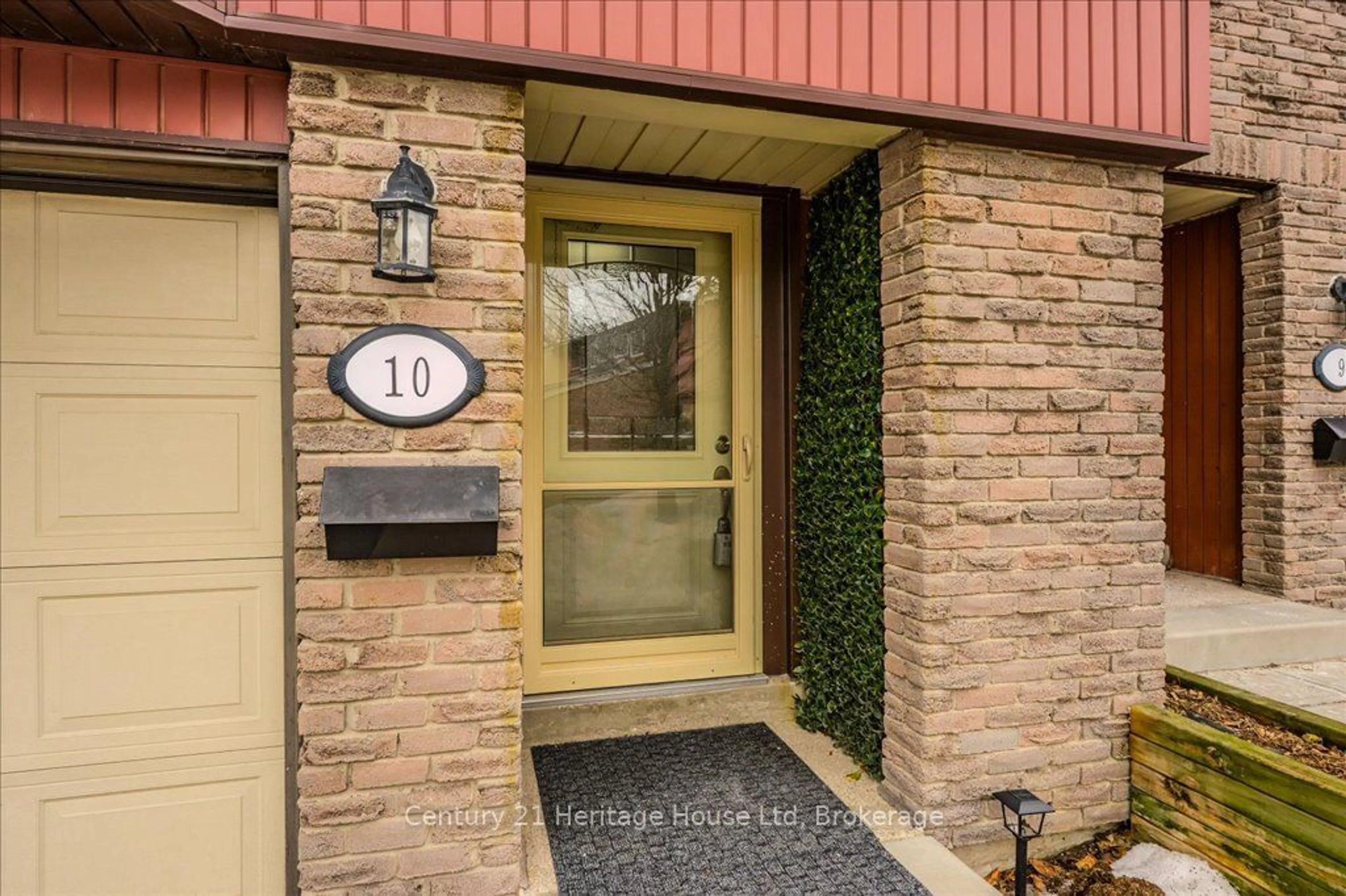 Indoor entryway for 2 Worton Ave #10, Guelph Ontario N1H 7C5