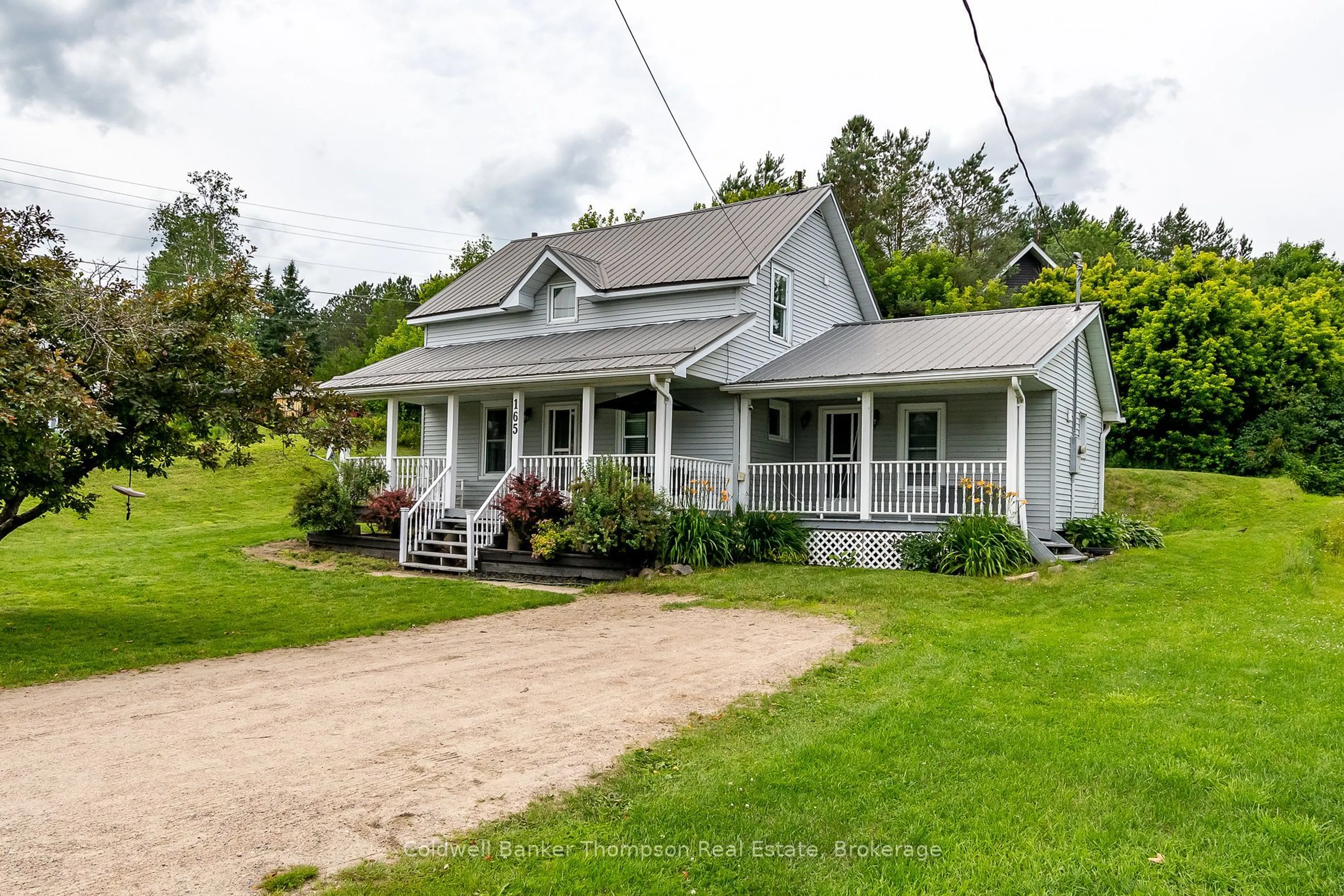 A pic from outside/outdoor area/front of a property/back of a property/a pic from drone, street for 165 YONGE St, Burk's Falls Ontario P0A 1C0