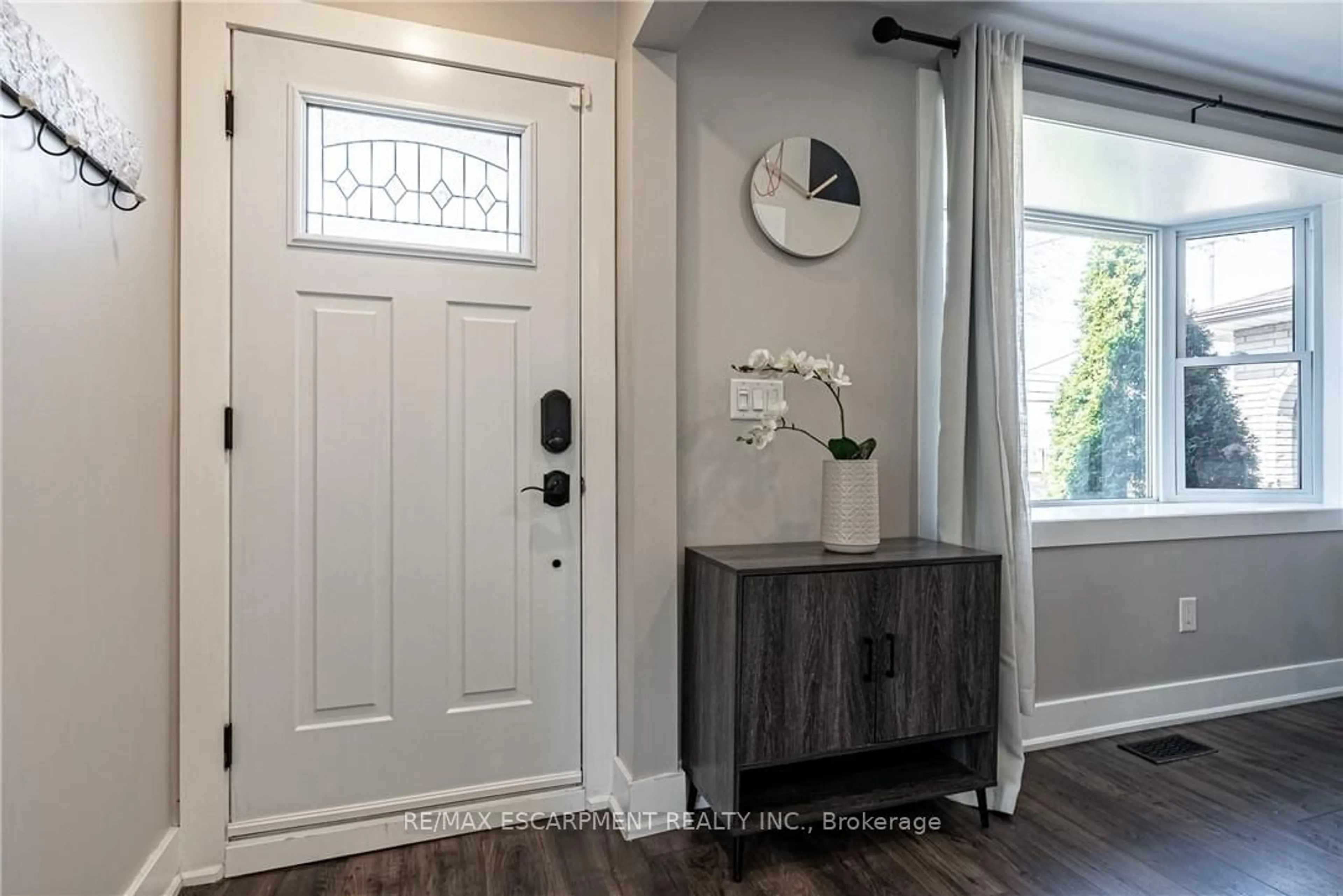 Indoor entryway for 83 Mount Albion Rd, Hamilton Ontario L8K 5S5