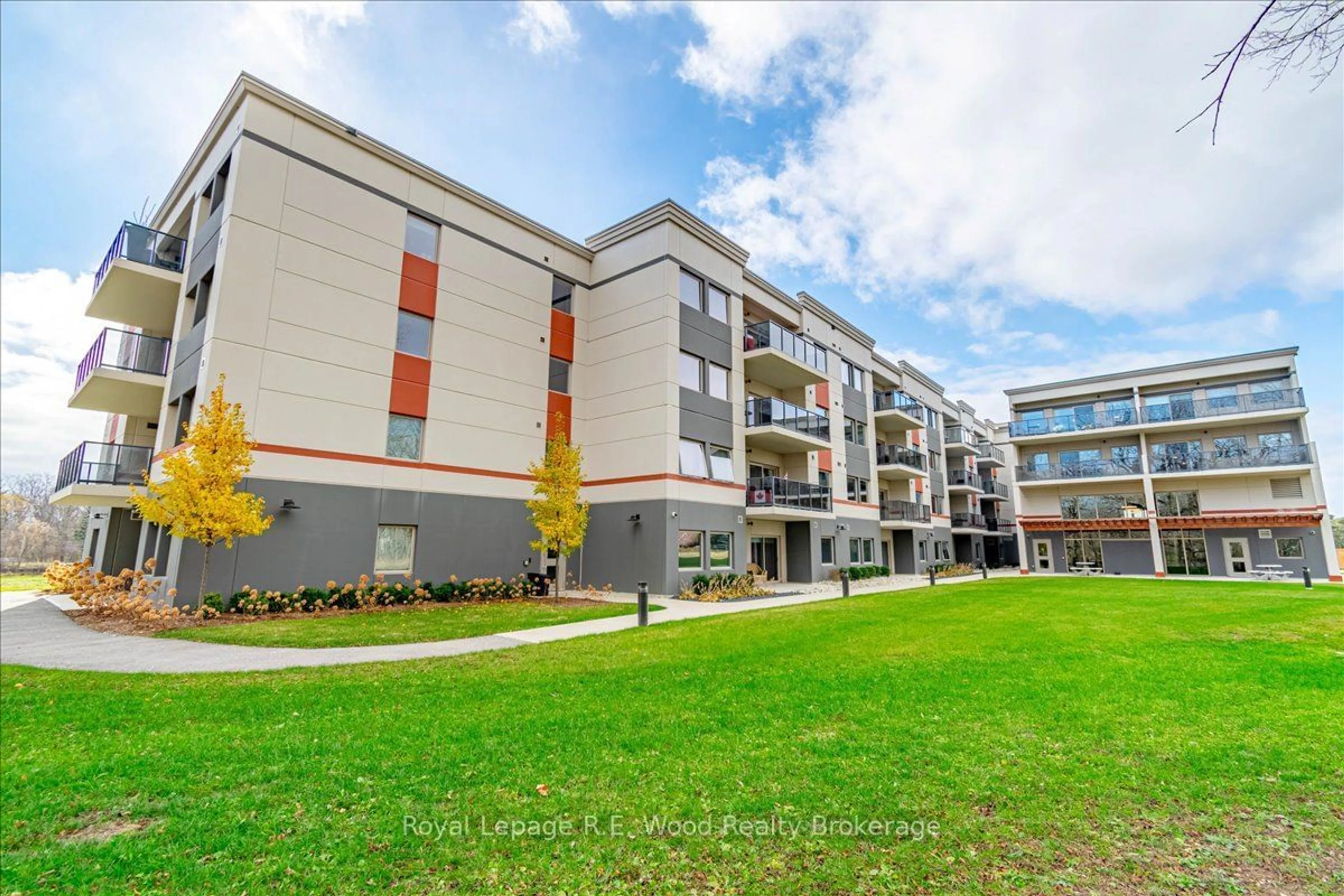Patio, building for 8 Centre St #Unit 110, Norwich Ontario N0J 1P0