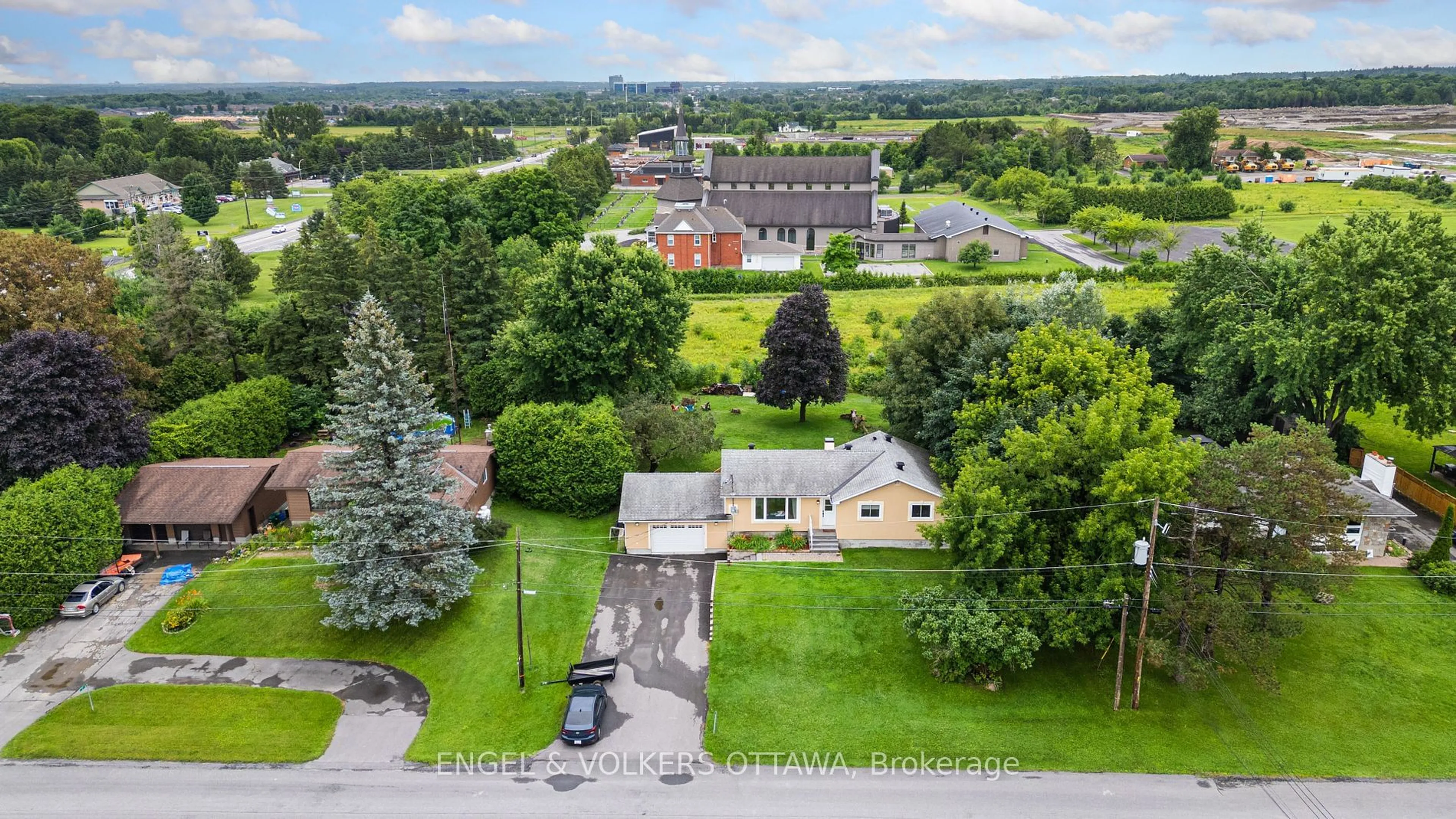 A pic from outside/outdoor area/front of a property/back of a property/a pic from drone, unknown for 5 Murphy Crt, Kanata Ontario K2W 1B7