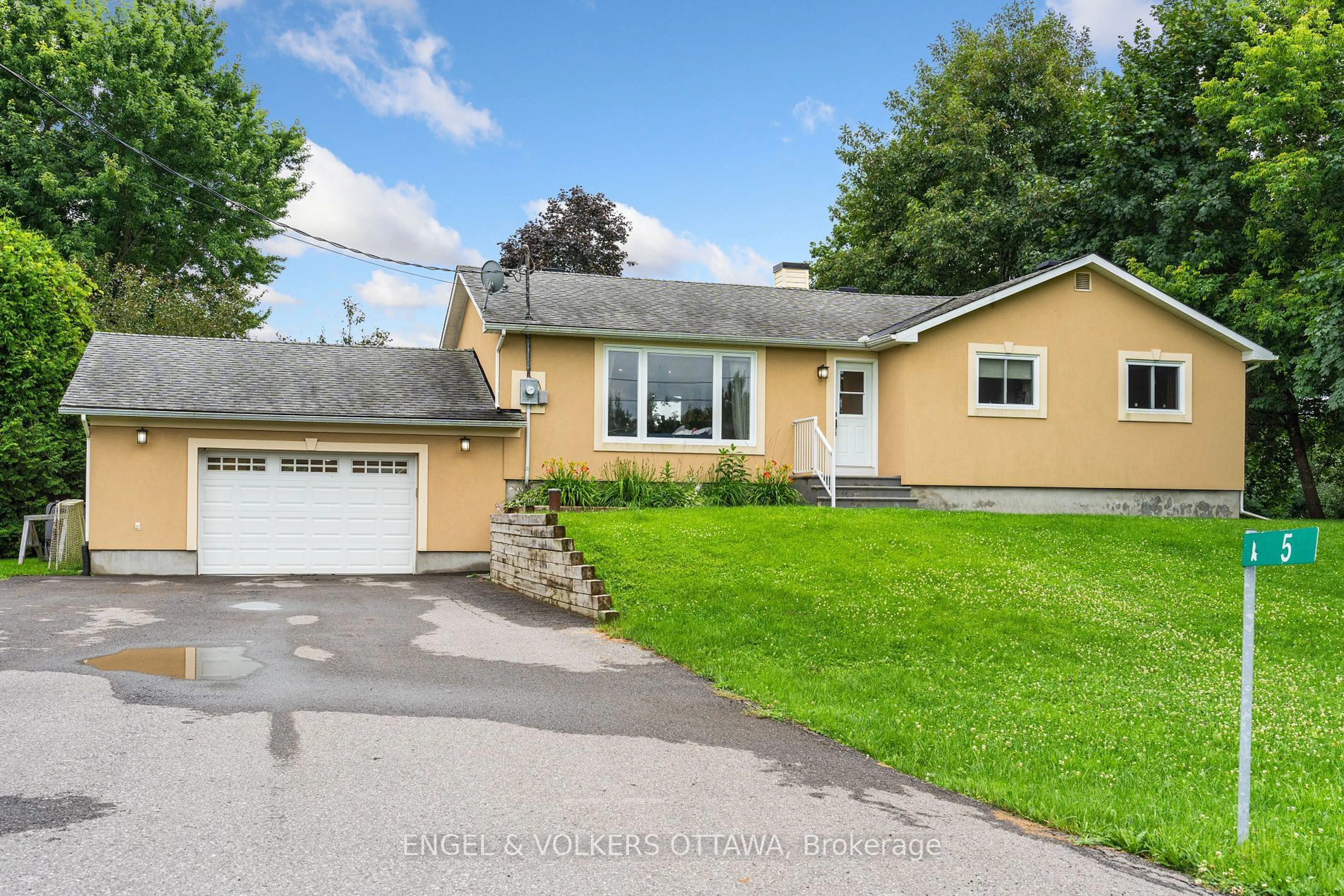 Home with vinyl exterior material, street for 5 Murphy Crt, Kanata Ontario K2W 1B7