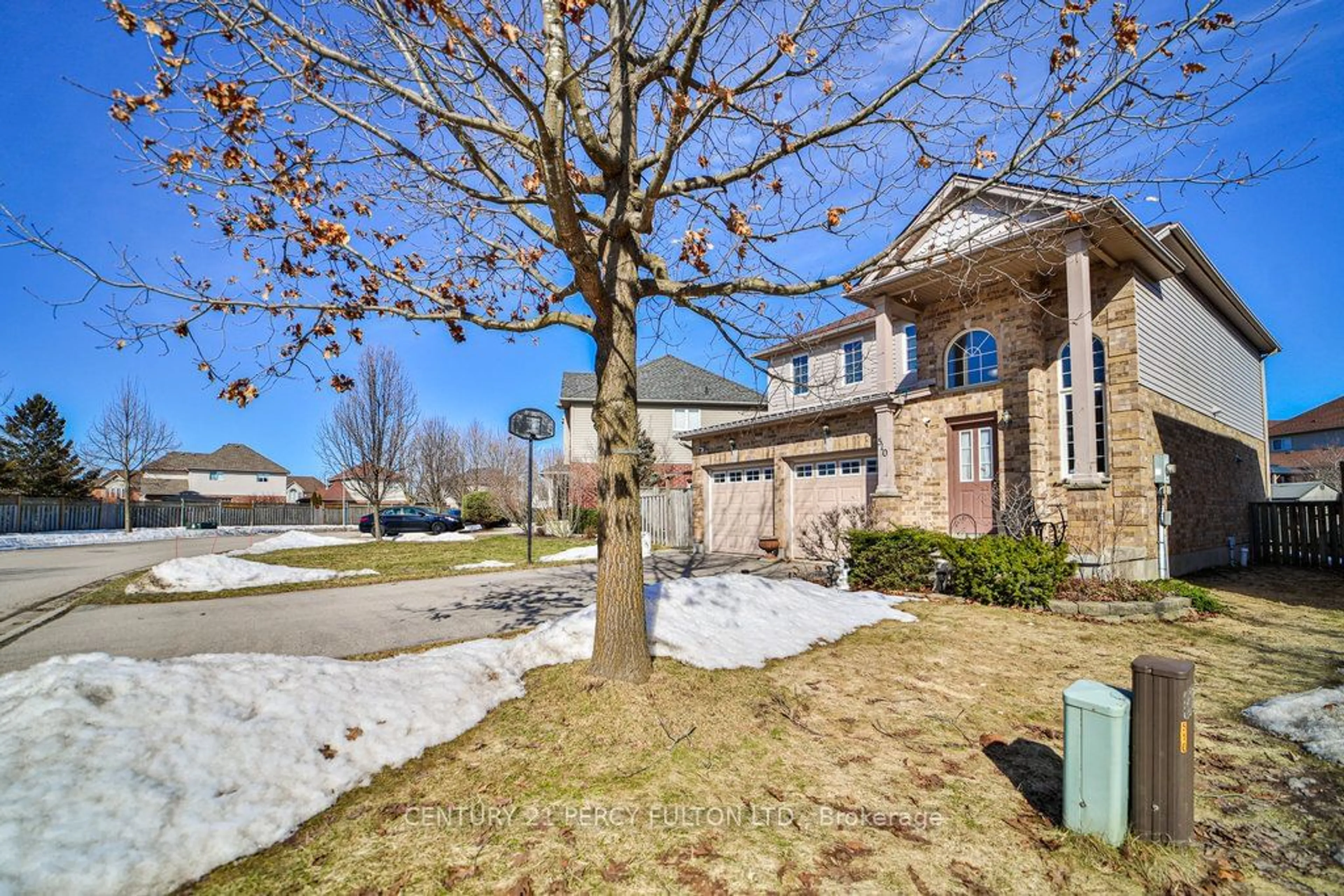 A pic from outside/outdoor area/front of a property/back of a property/a pic from drone, street for 510 South Leaksdale Circ, London South Ontario N6M 1K4