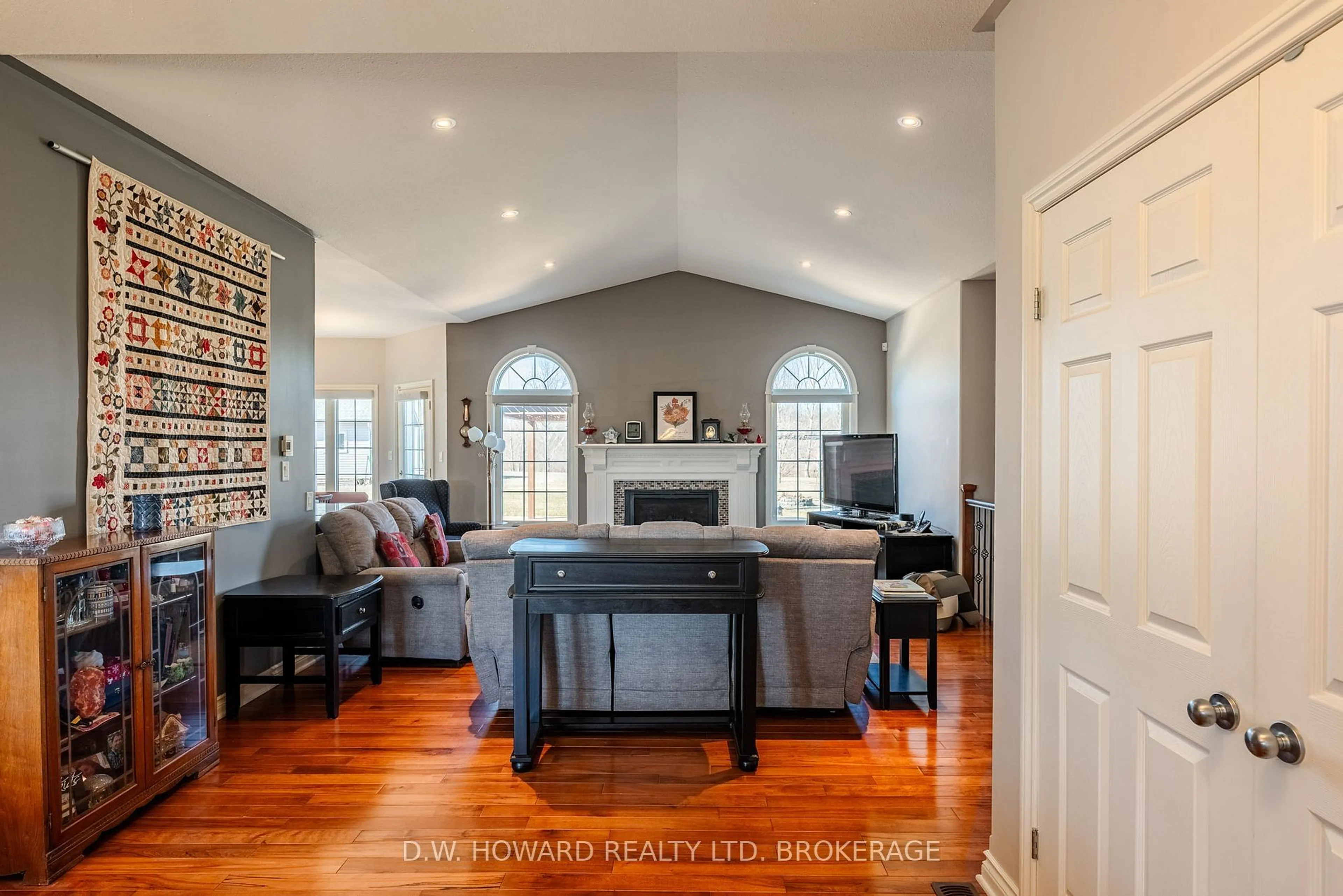 Open concept kitchen, unknown for 13853 Montrose Rd, Niagara Falls Ontario L3B 5N1
