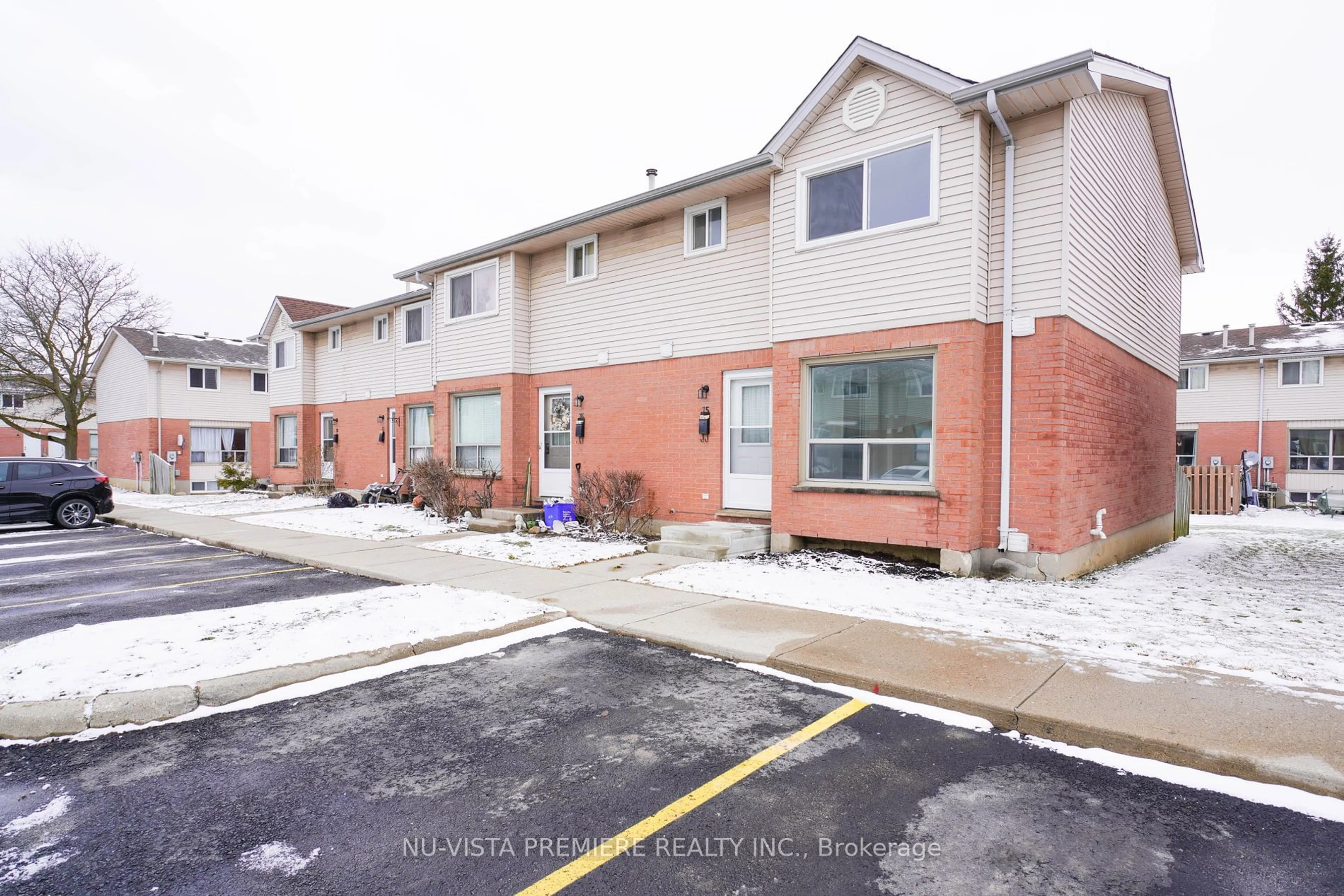 Patio, street for 595 Third St #75, London East Ontario N5V 4A1