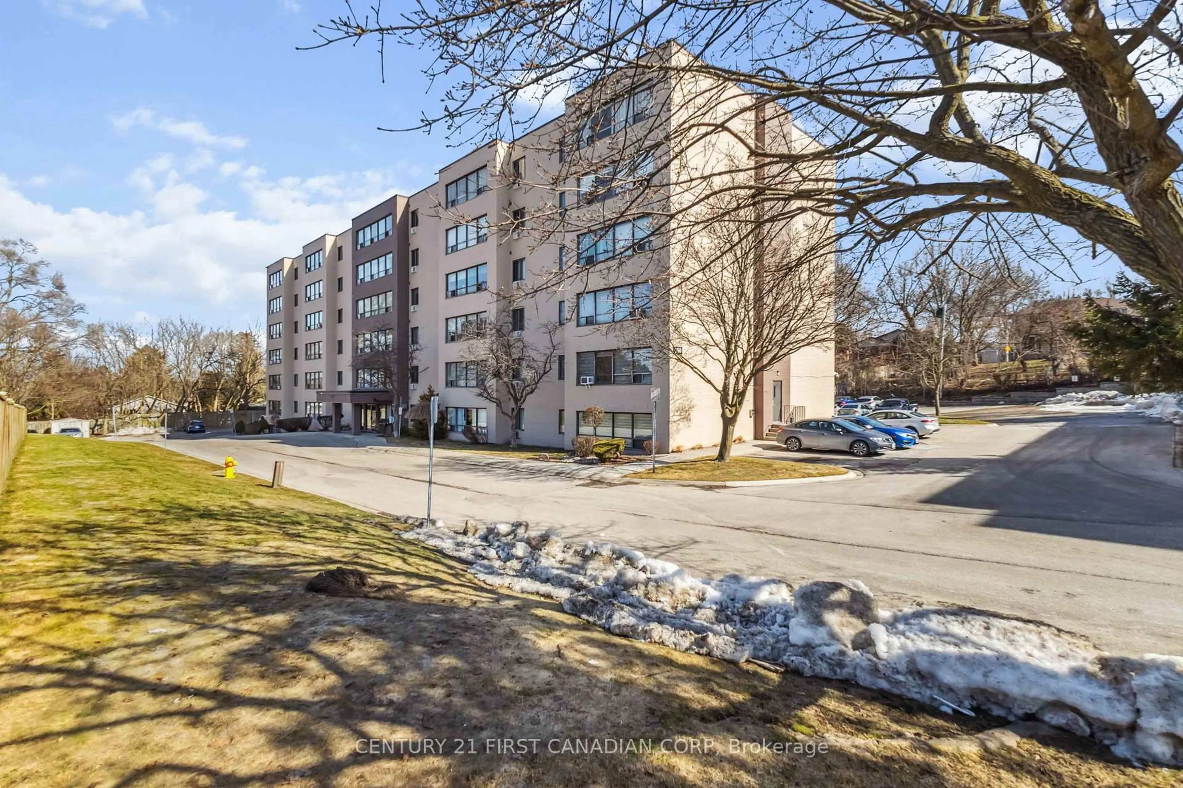 A pic from outside/outdoor area/front of a property/back of a property/a pic from drone, street for 650 Cheapside St #206, London Ontario N5Y 5J8