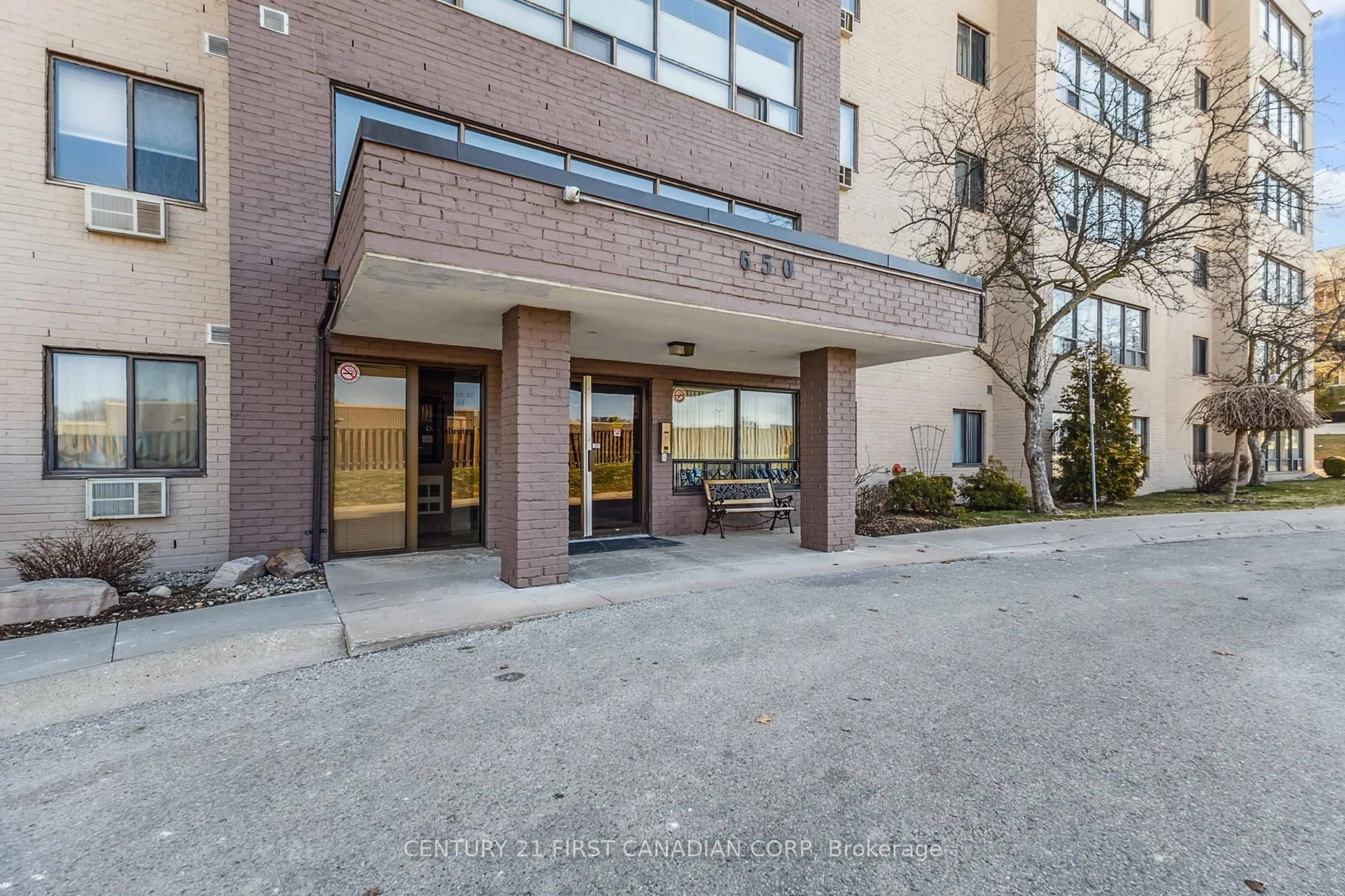 Indoor foyer for 650 Cheapside St #206, London Ontario N5Y 5J8