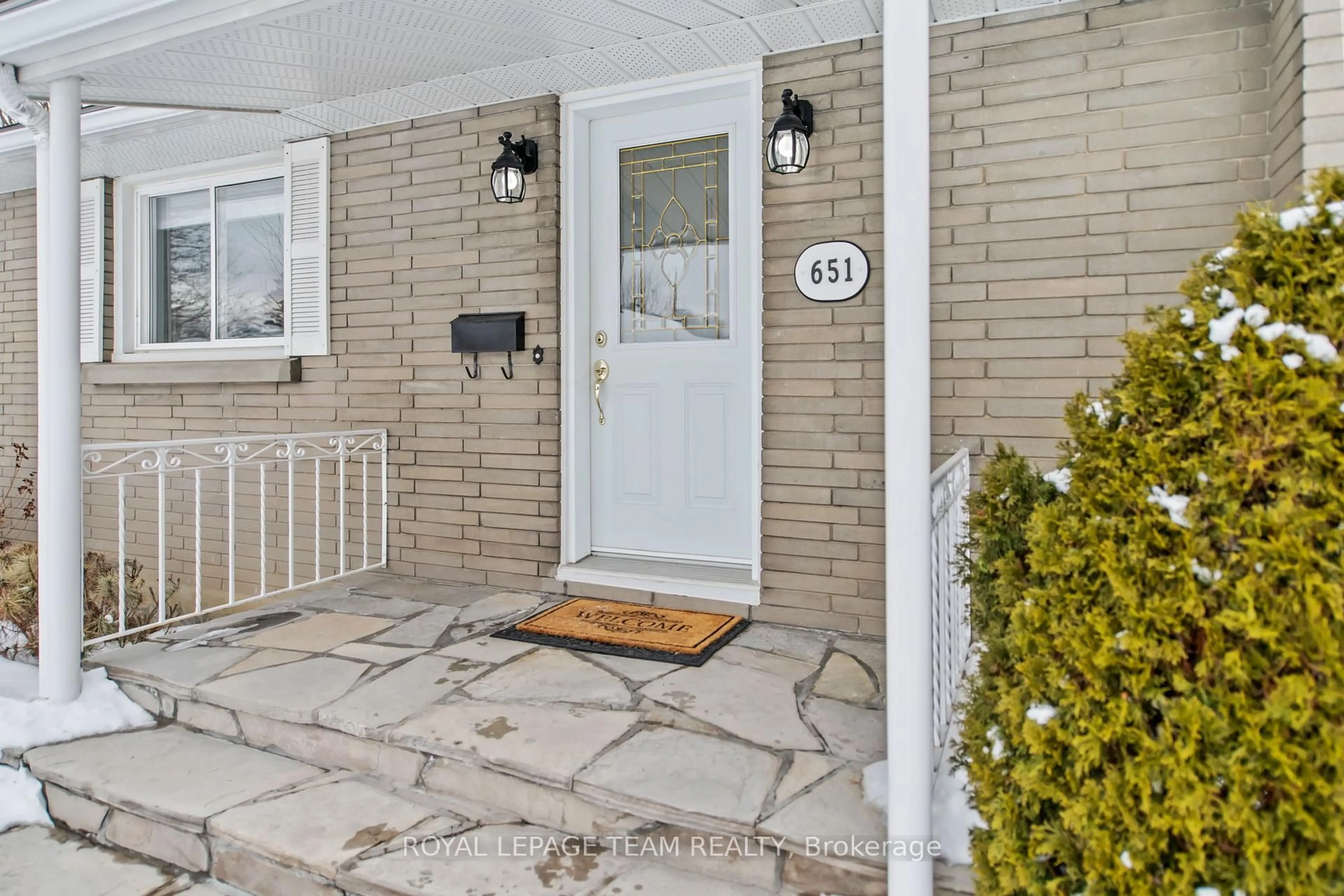 Indoor entryway for 651 Tillbury Ave, Carlingwood - Westboro and Area Ontario K2A 0Z9