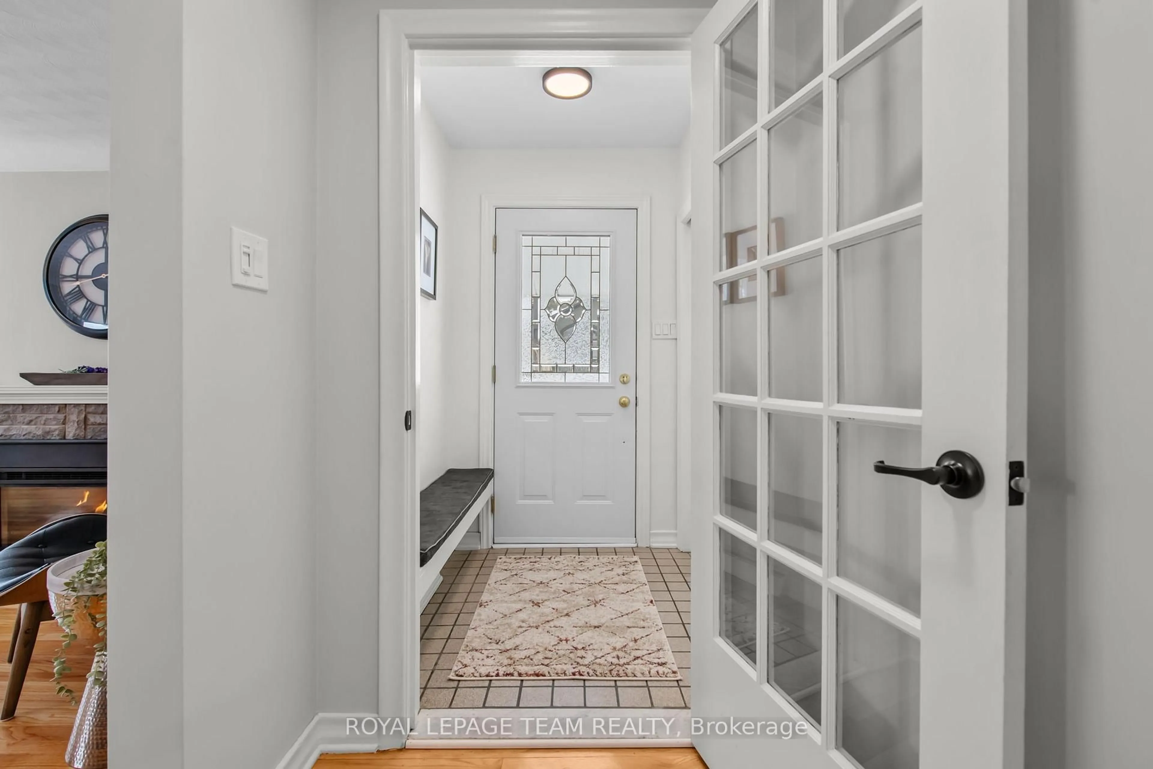 Indoor entryway for 651 Tillbury Ave, Carlingwood - Westboro and Area Ontario K2A 0Z9