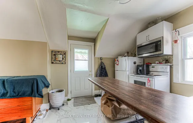 Additional property image - 211 Weber St