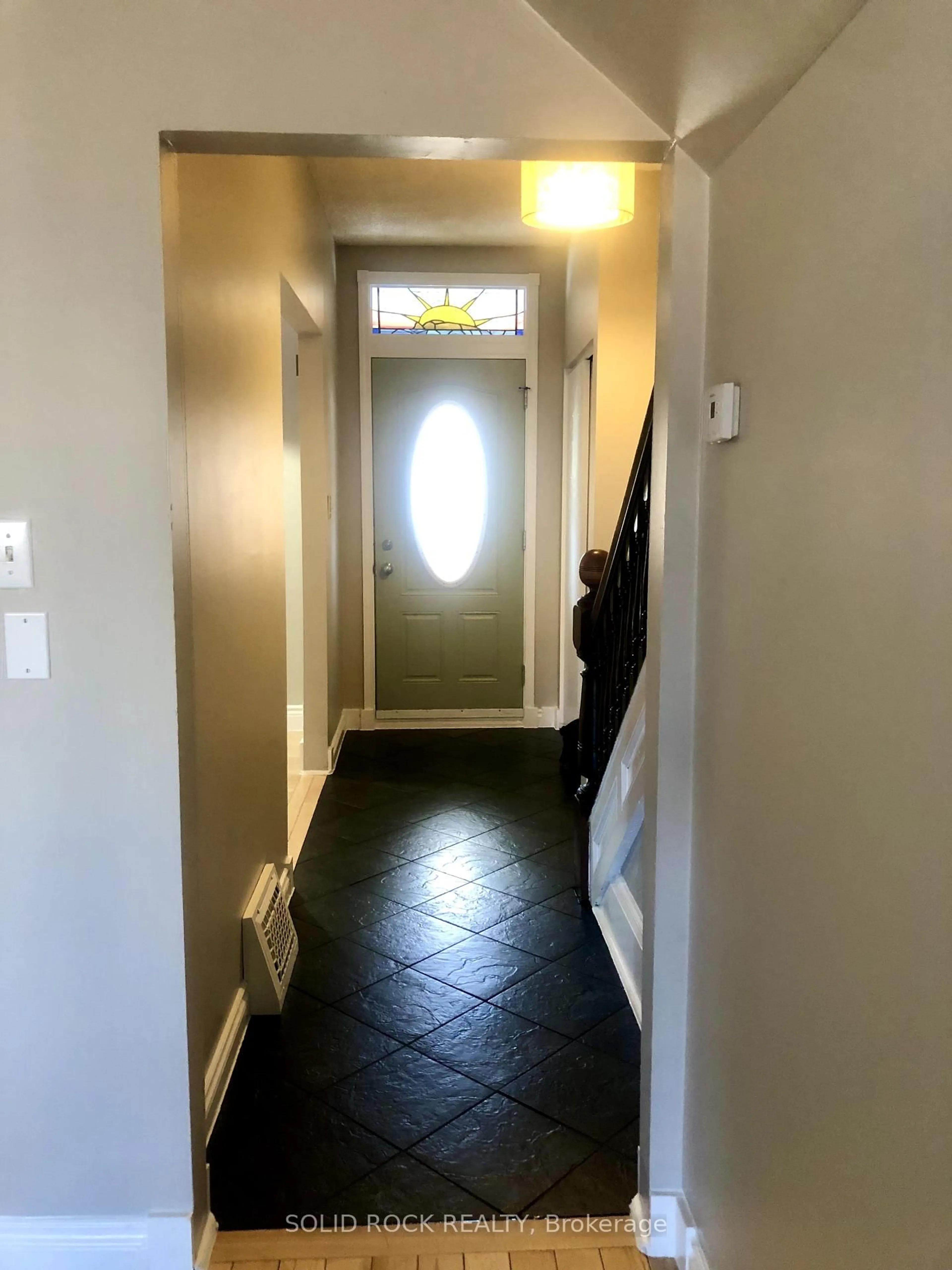 Indoor entryway for 215 Cumming St, Thunder Bay Ontario P7C 1N8