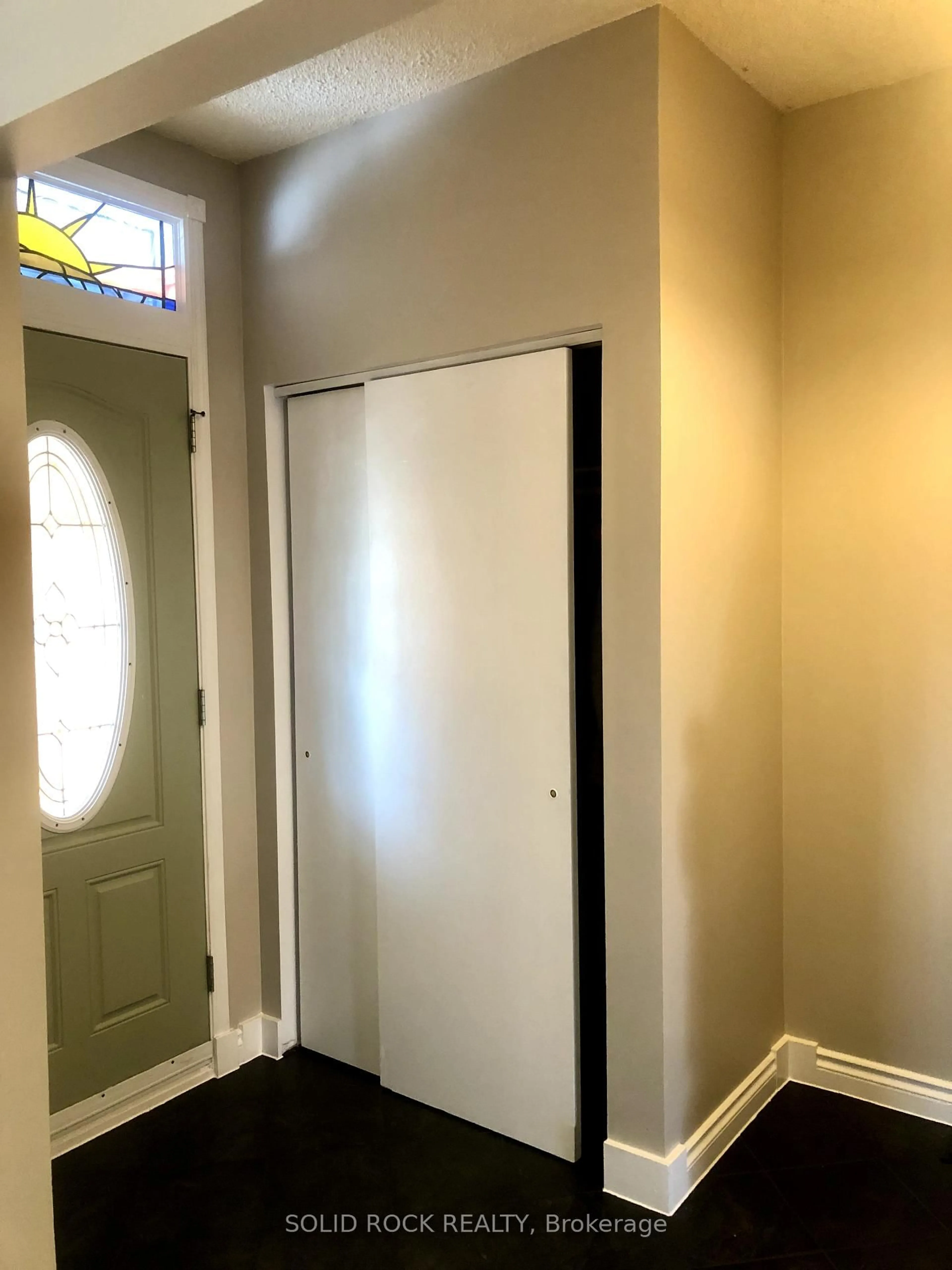 Indoor entryway for 215 Cumming St, Thunder Bay Ontario P7C 1N8