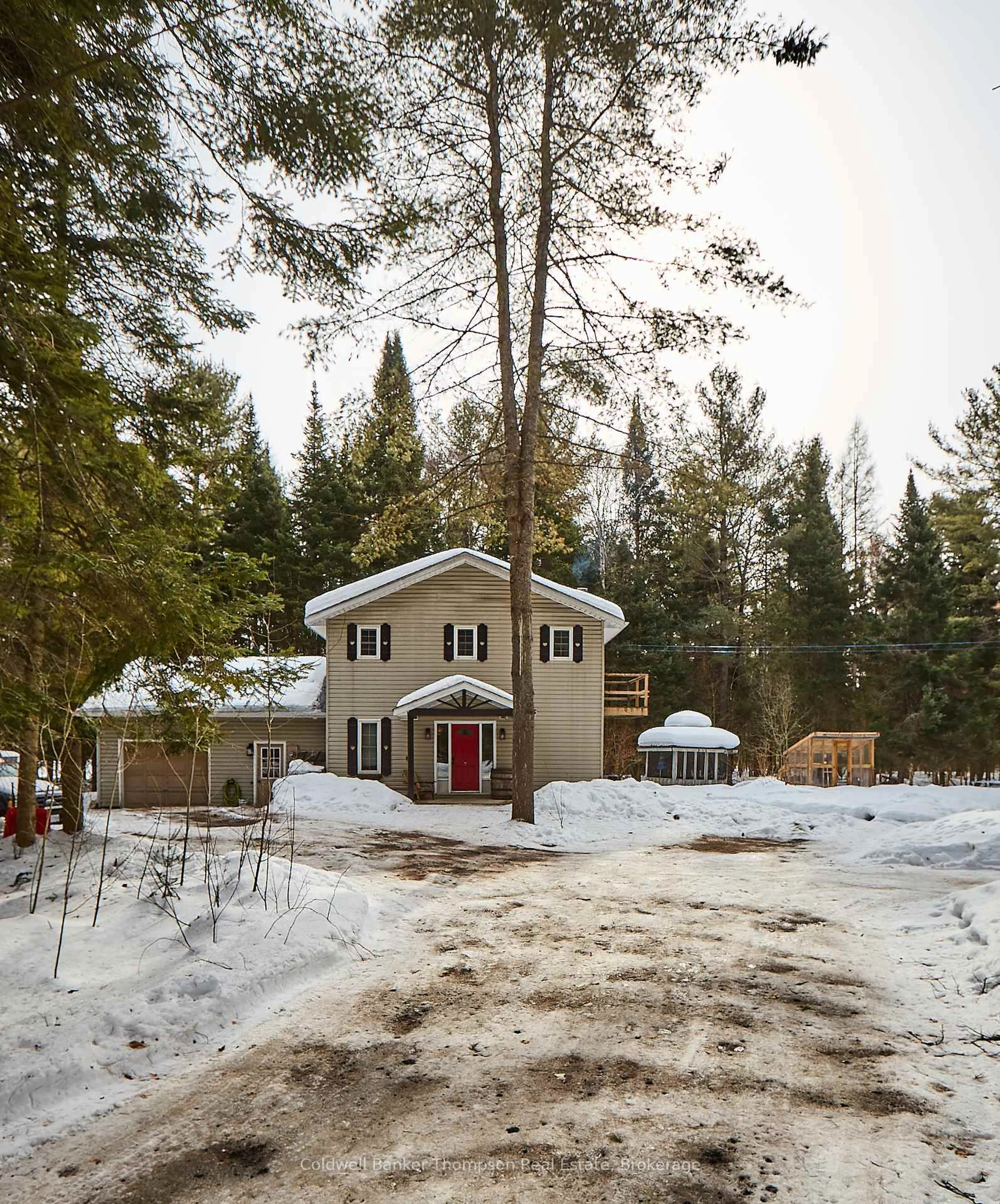 A pic from outside/outdoor area/front of a property/back of a property/a pic from drone, street for 97 Hutcheson Beach Rd, Huntsville Ontario P1H 1N4