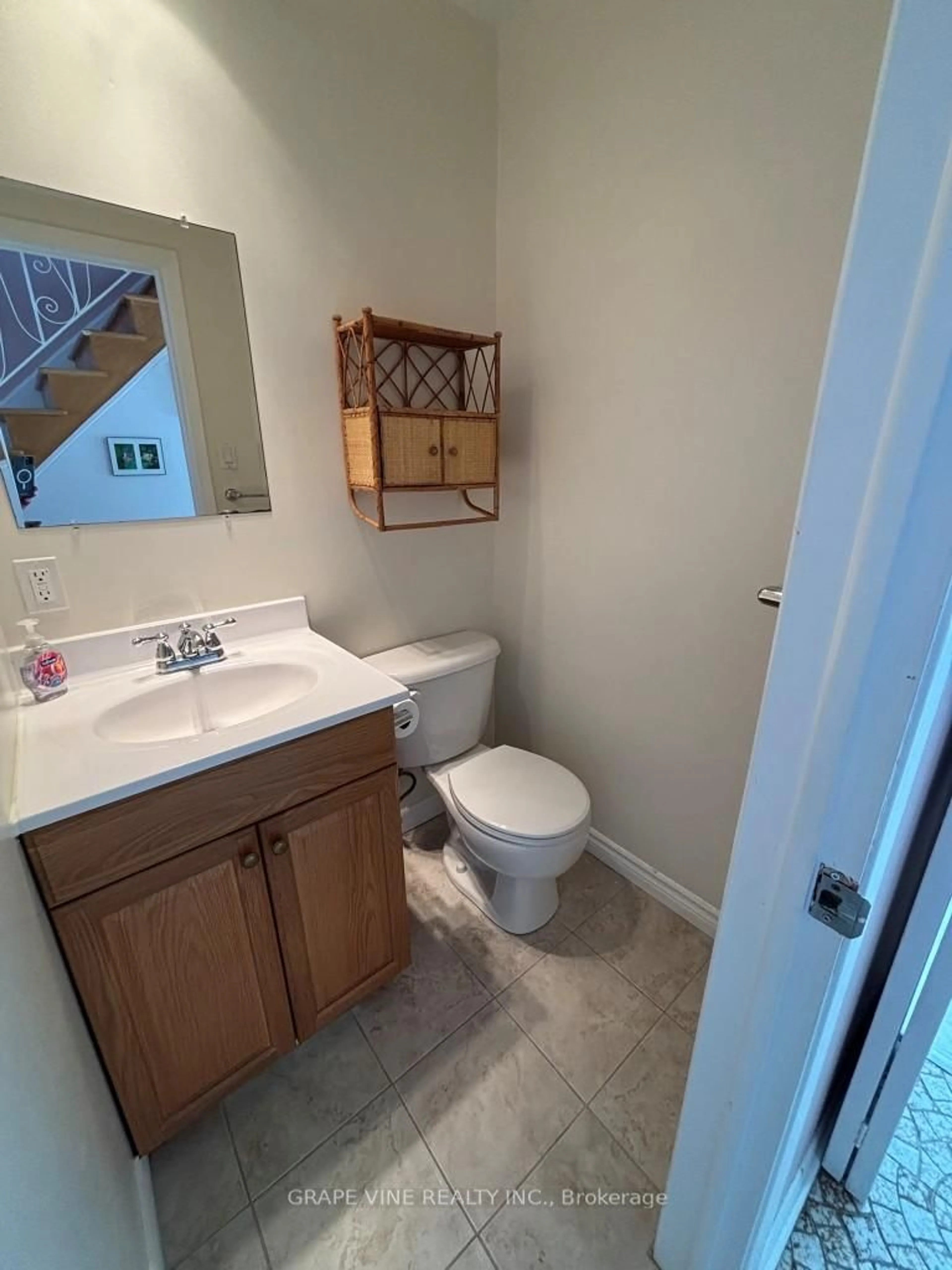 Standard bathroom, unknown for 2371 Briar Hill Dr, Alta Vista and Area Ontario K1H 7A7