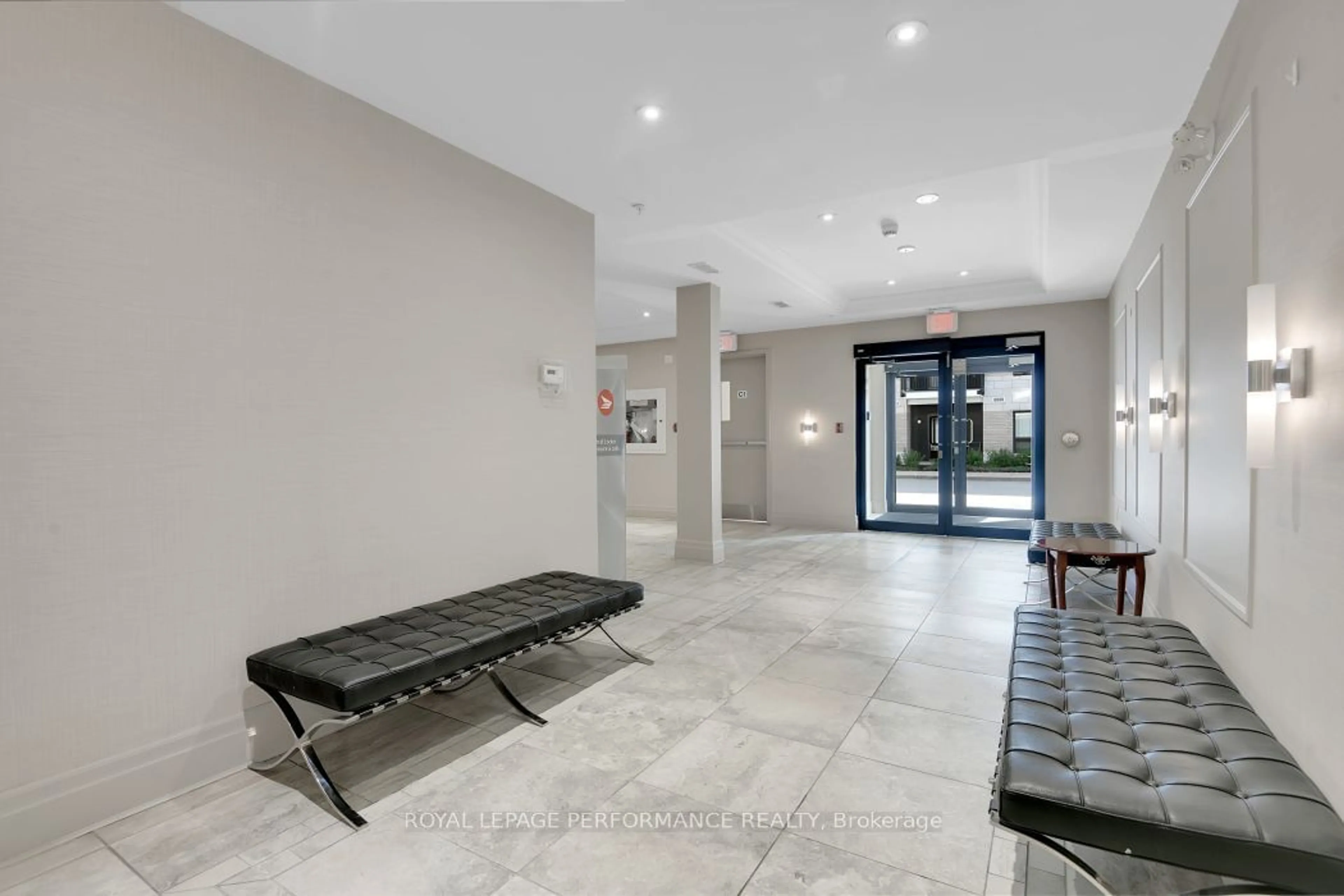 Indoor foyer for 200 WINTERFELL N/A #401, Ottawa Ontario K1G 4J1