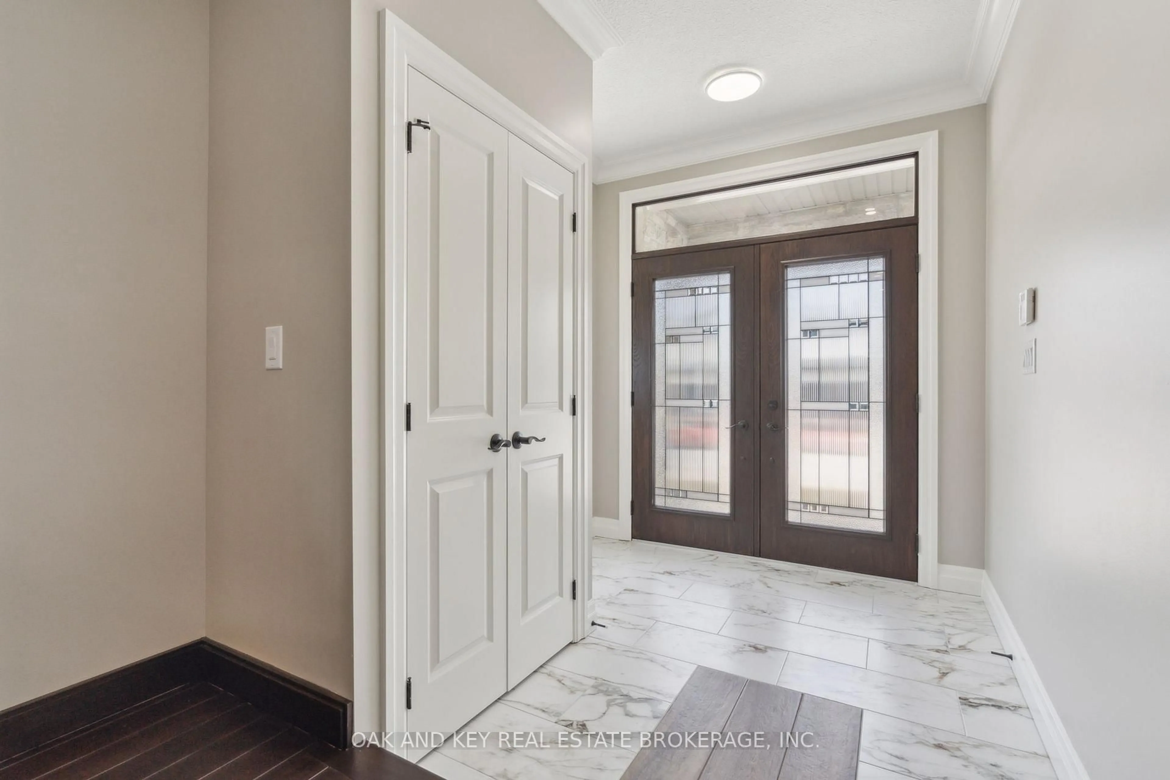 Indoor entryway for 3833 Campbell St, London South Ontario N6P 0J7