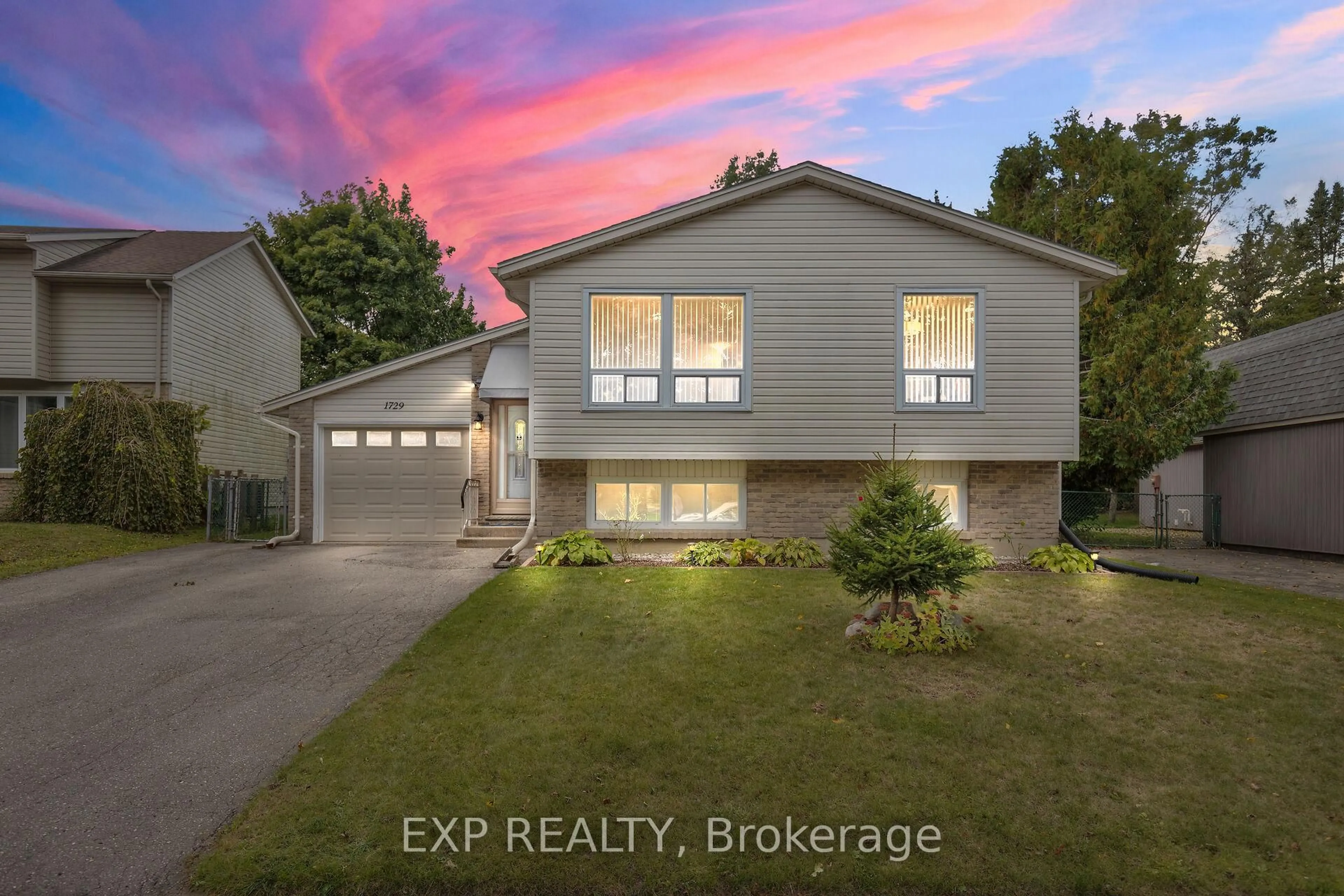 A pic from outside/outdoor area/front of a property/back of a property/a pic from drone, street for 1729 ALDERSBROOK Rd, London North Ontario N6G 3B7