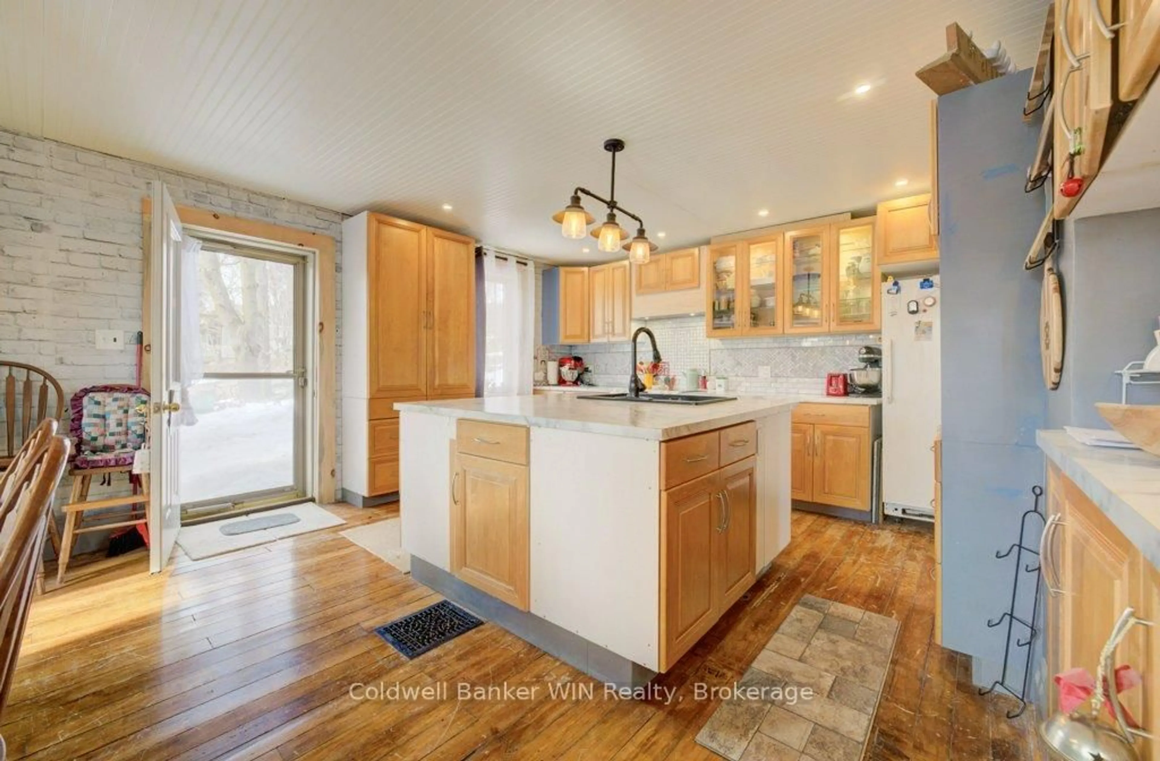 Open concept kitchen, unknown for 3095 Old Mill St, Howick Ontario N0G 1V0