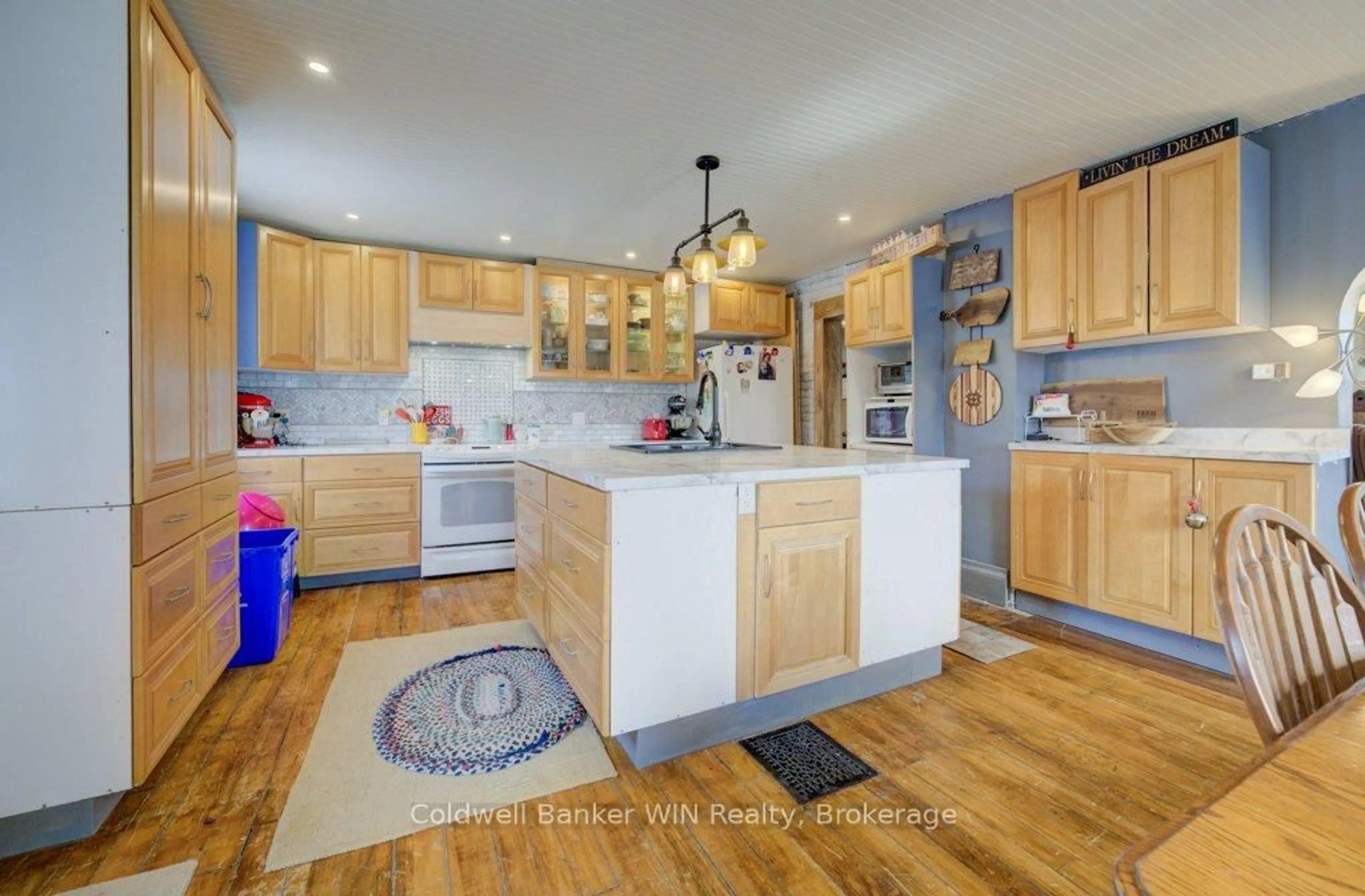 Open concept kitchen, unknown for 3095 Old Mill St, Howick Ontario N0G 1V0